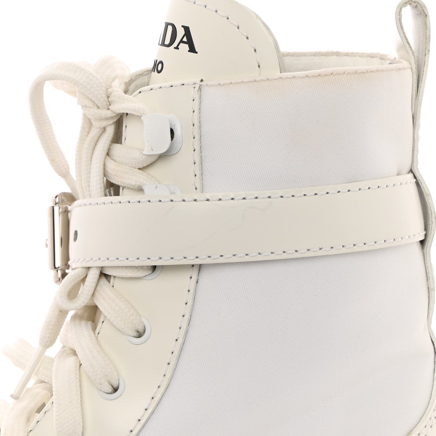 Spazzolato Rois Re-Nylon Metal Triangle Logo Monolith Pouch Pocket 55mm Boots 35 White