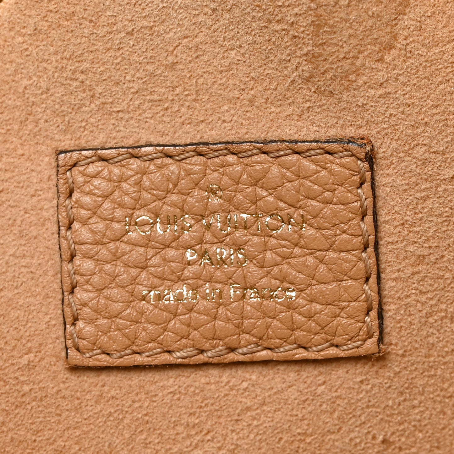 Calfskin Lockme Bucket MM Arizona Beige