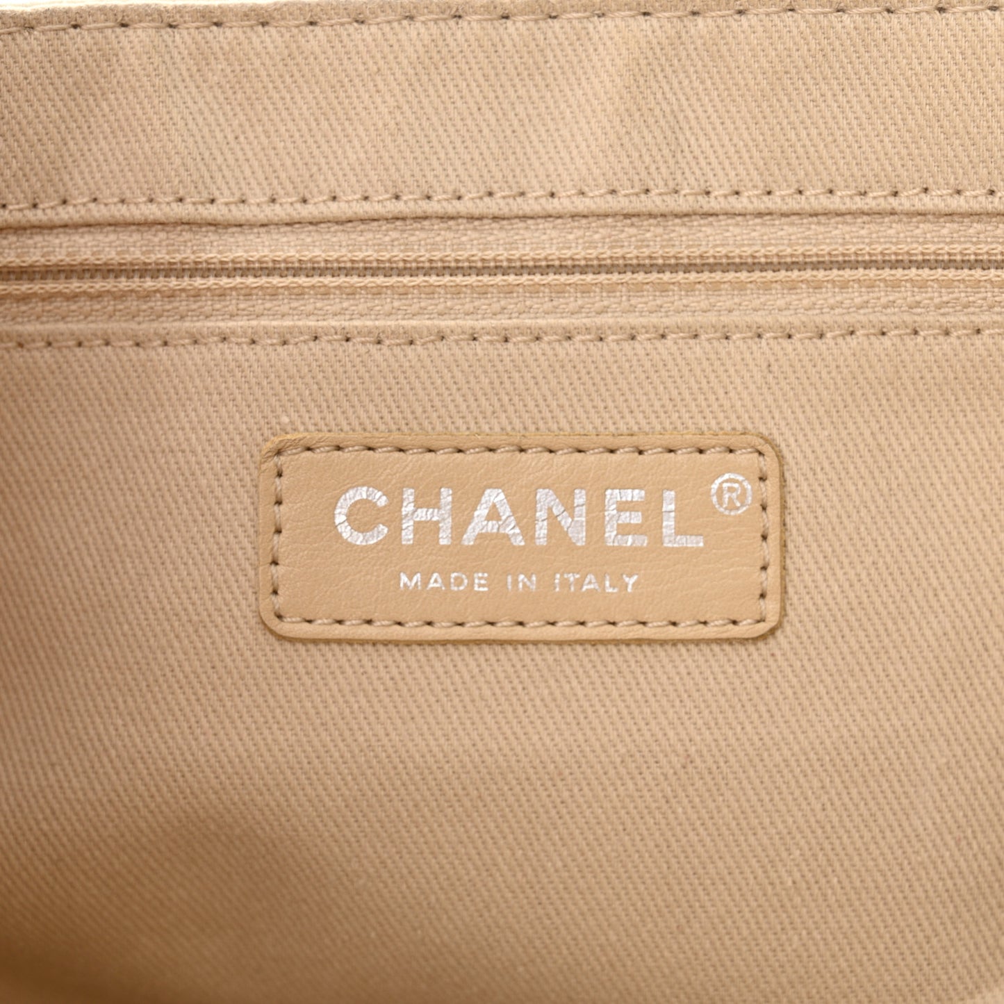 Caviar Half Moon Wallet On Chain WOC White