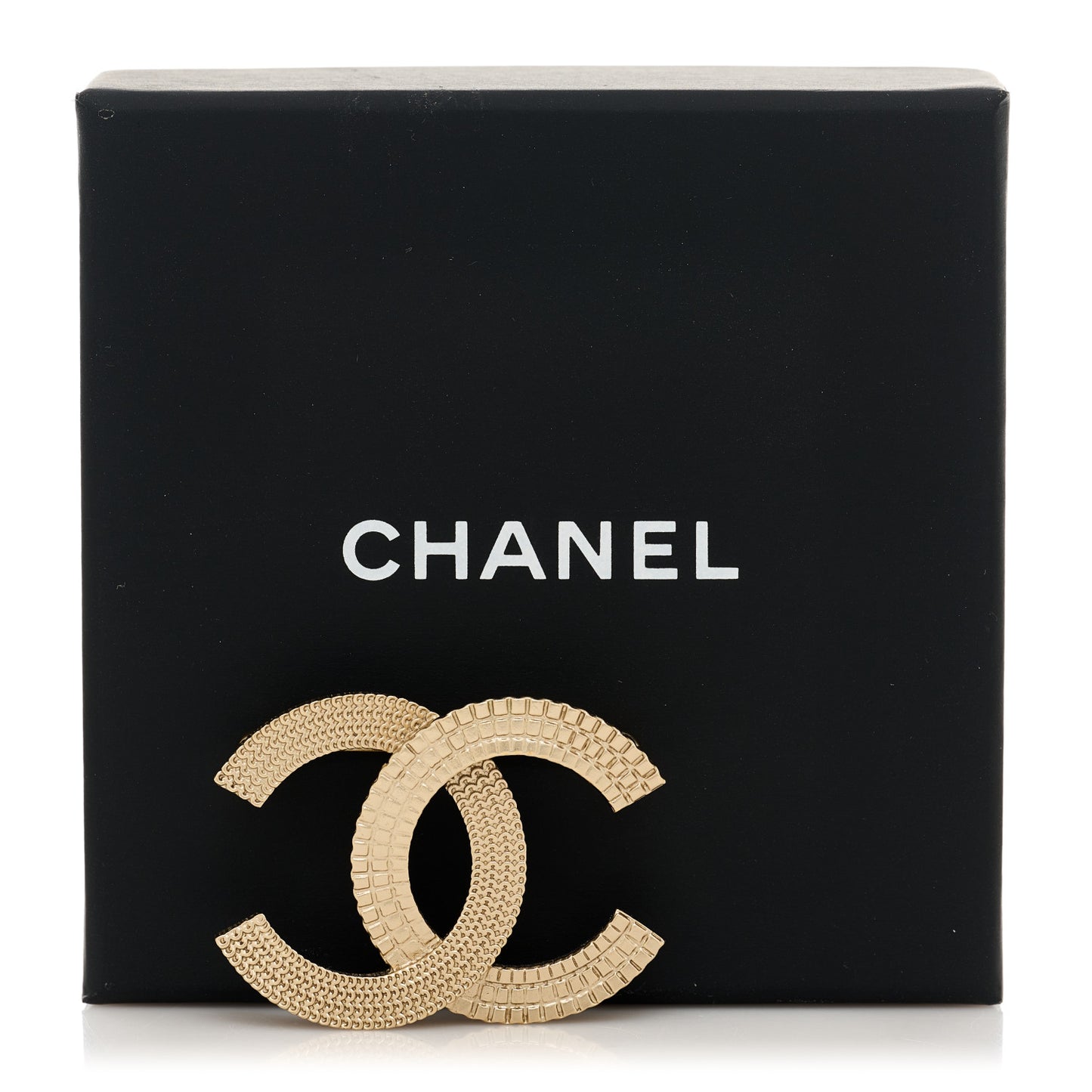 Metal Chain Quilted CC Brooch Gold