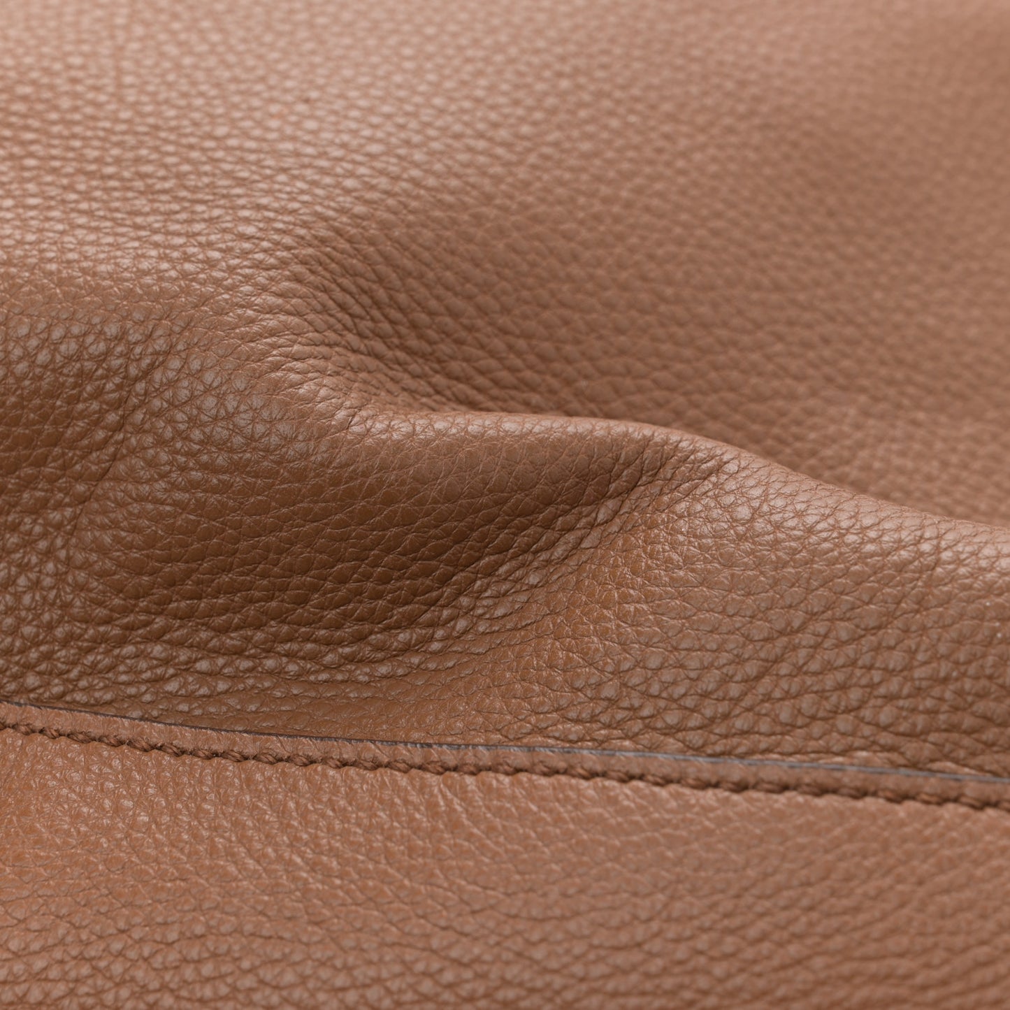 Vitello Daino Medium Pocket Hobo Bag Cannella