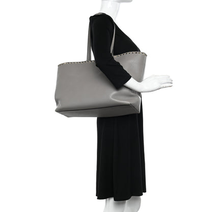 Valentino Garavani Grained Calfskin Rockstud Shoulder Tote Perla 2 of 24