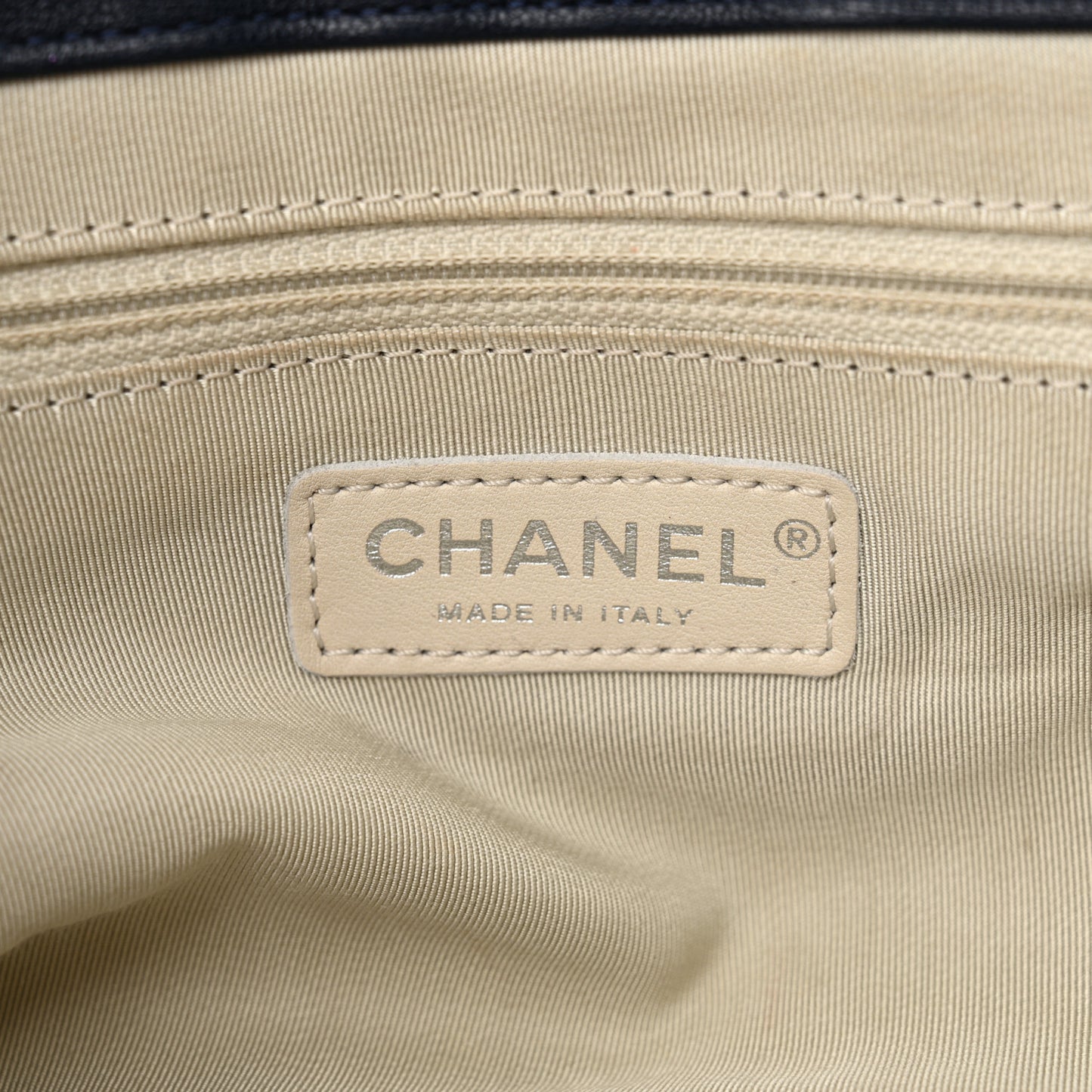 Washed Lambskin Quilted Medium Chain Around Messenger Navy Blue