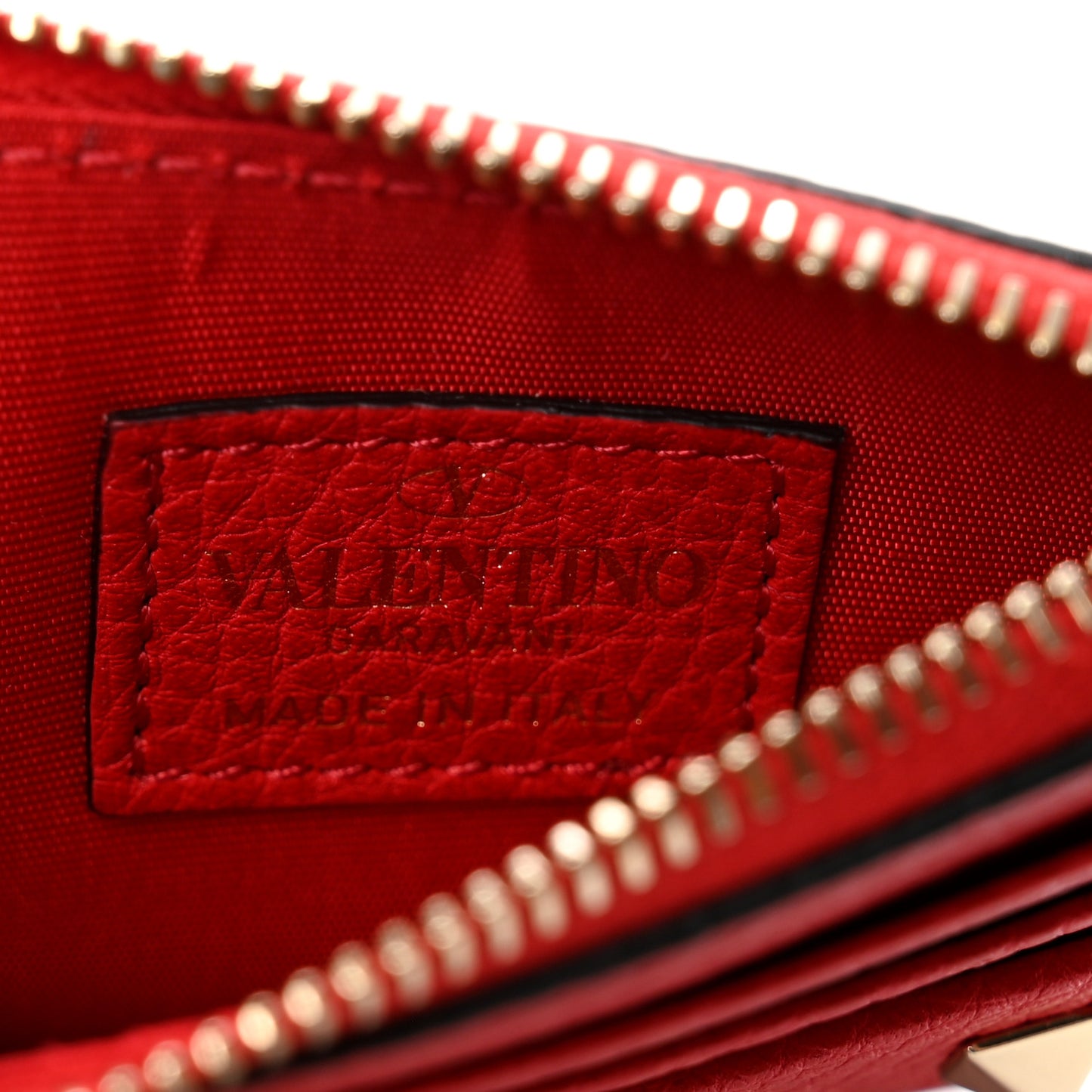 Pebbled Calfskin Rockstud Card Holder With Zipper Rouge Pur