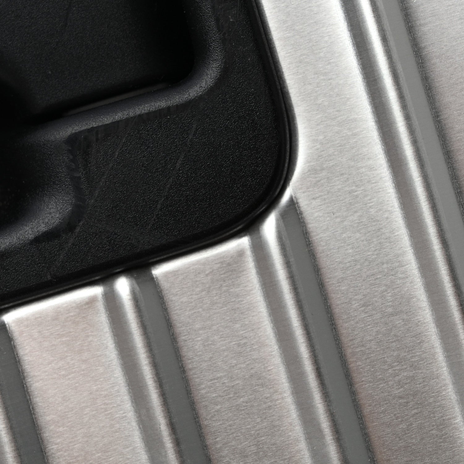 Rimowa Aluminum Classic Flight Check-In L Silver 11 of 14