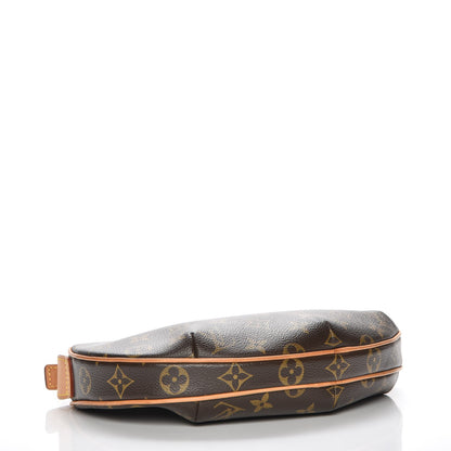 Louis Vuitton Monogram Croissant PM 4 of 9