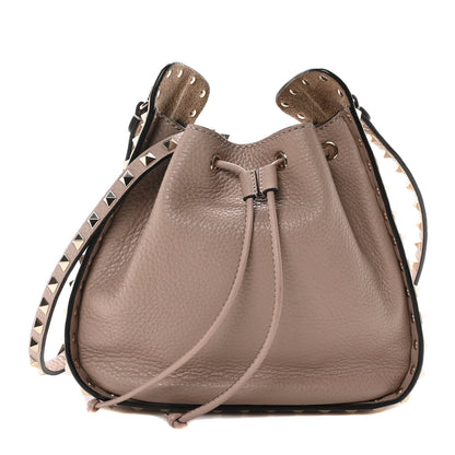 Valentino Garavani Grained Calfskin Rockstud Bucket Bag Poudre 1 of 9