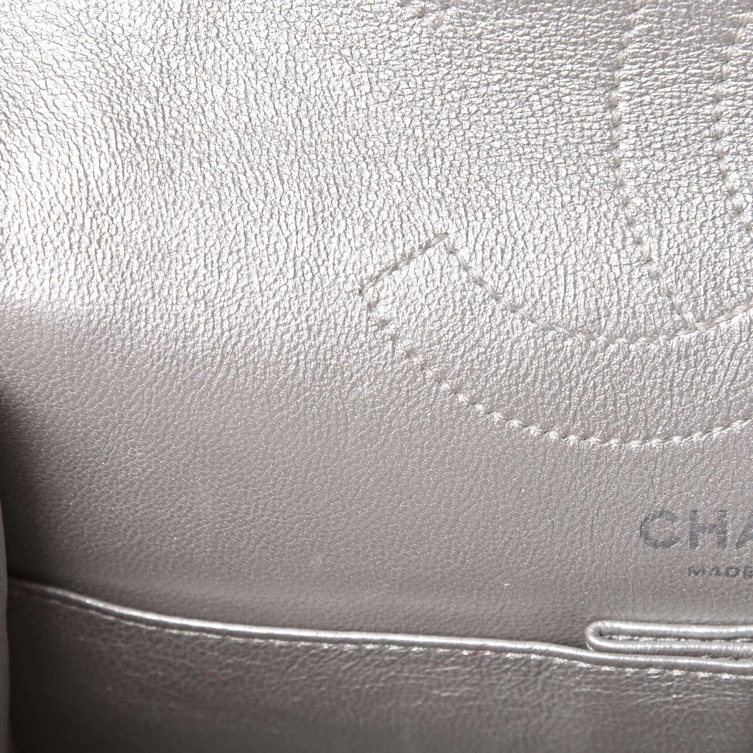 Chanel Metallic Lambskin 2.55 Reissue 225 Flap Pale Gold 17 of 32