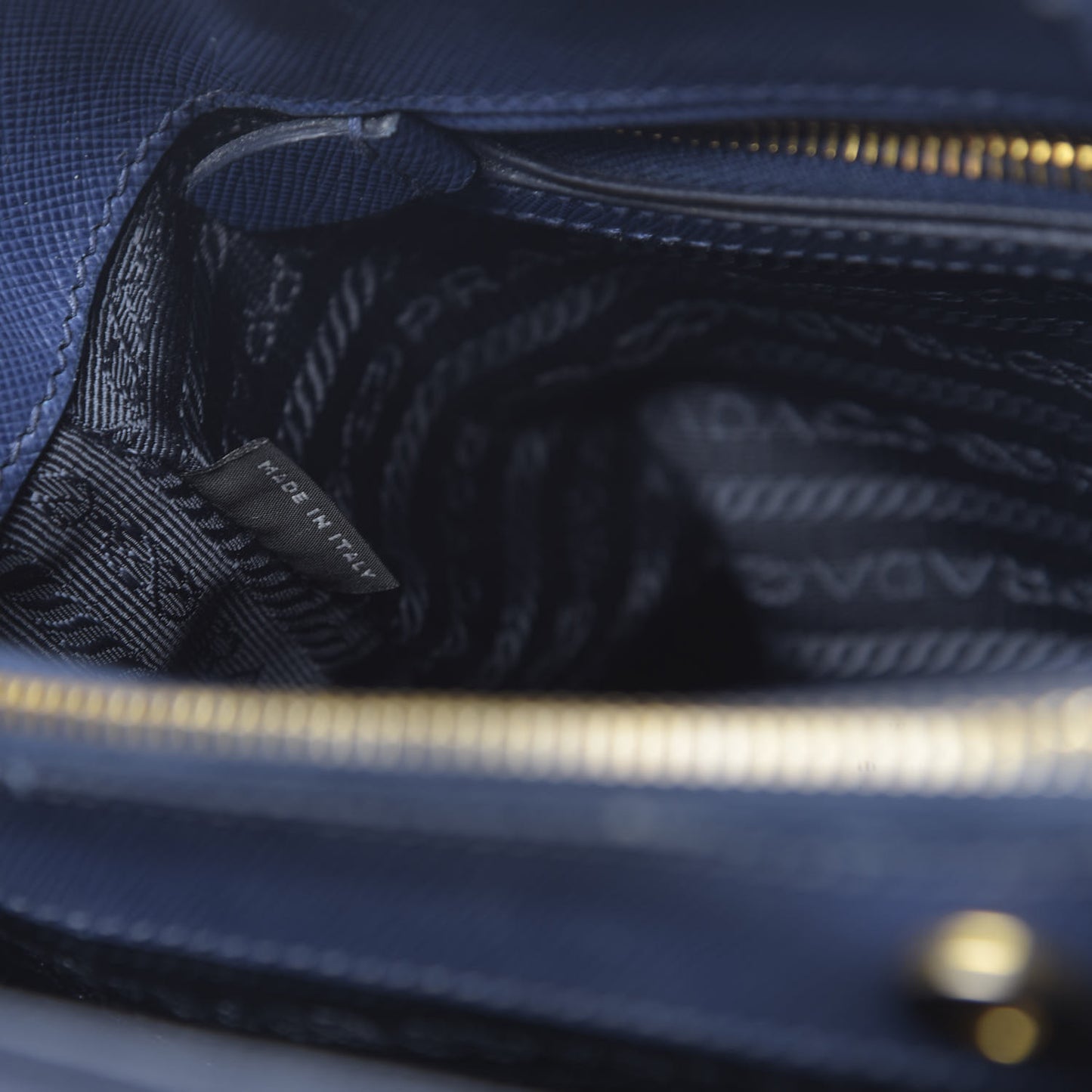 Saffiano Lux Medium Tote Bluette