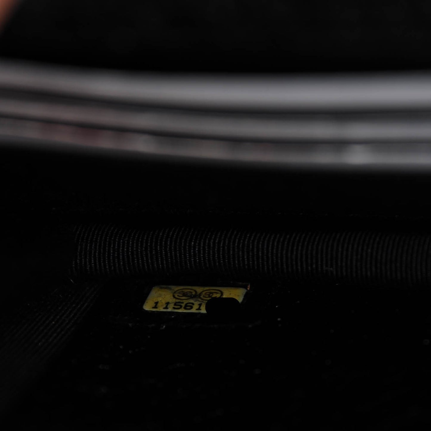 Crackled Calfskin Wallet On Chain WOC Black