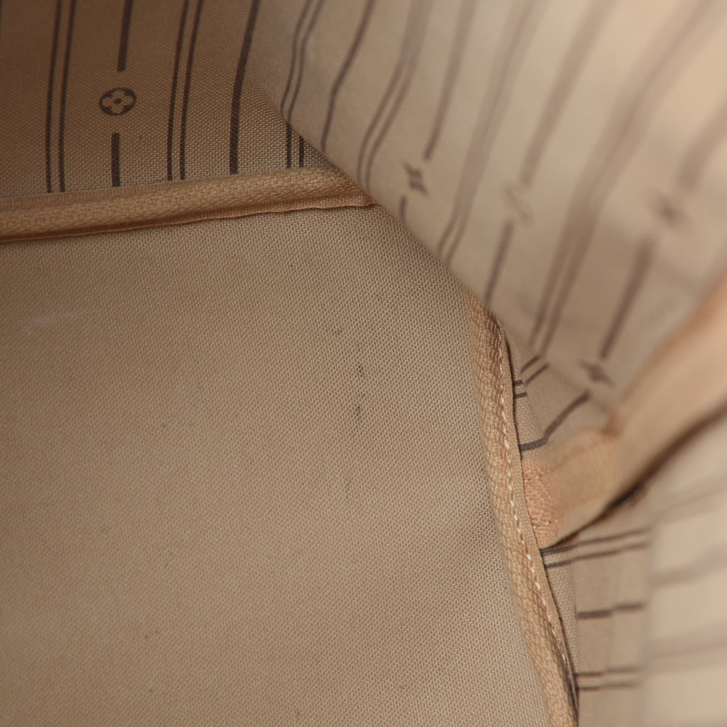 Louis Vuitton Monogram Neverfull MM 12 of 20