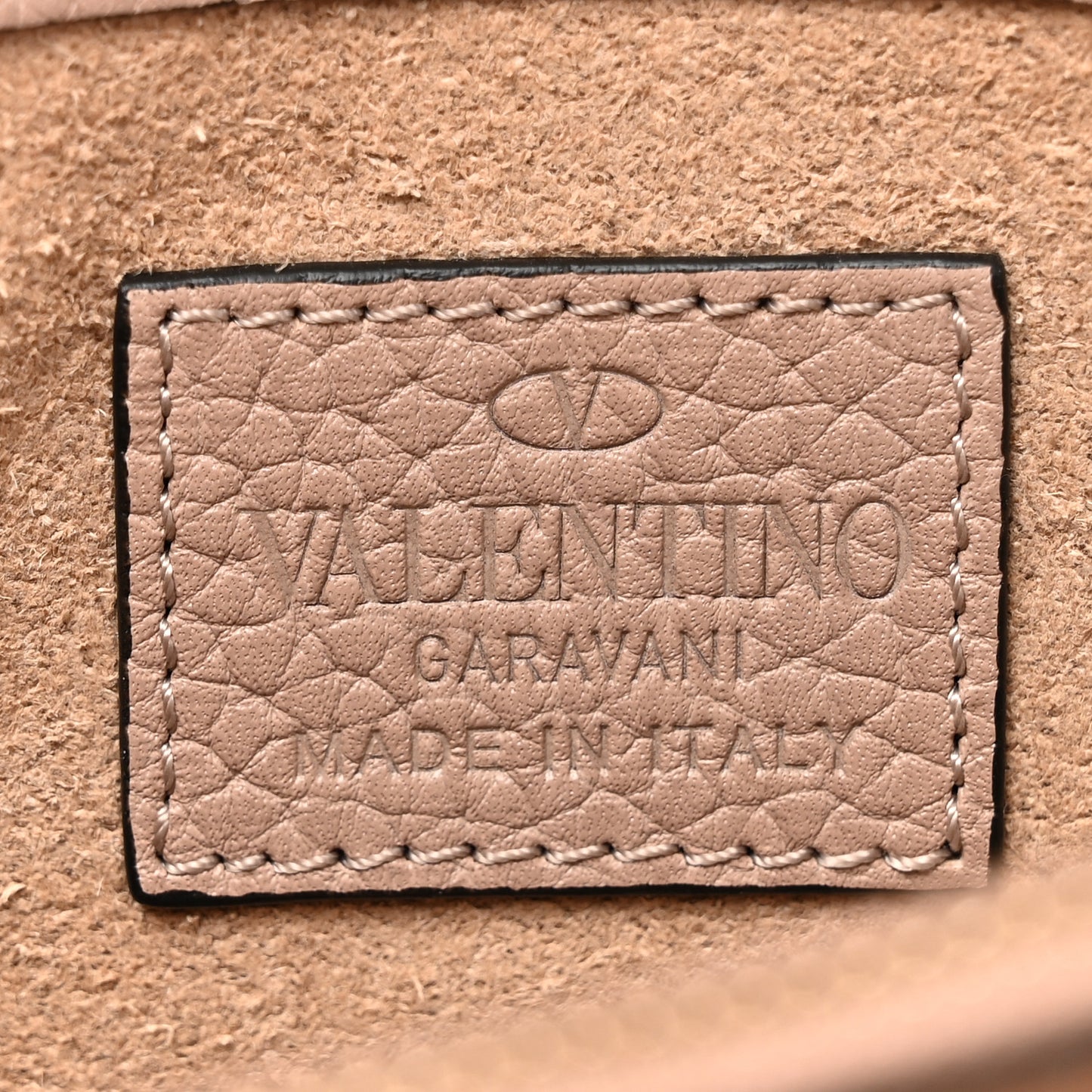 Pebbled Calfskin Rockstud Wallet On Chain Poudre