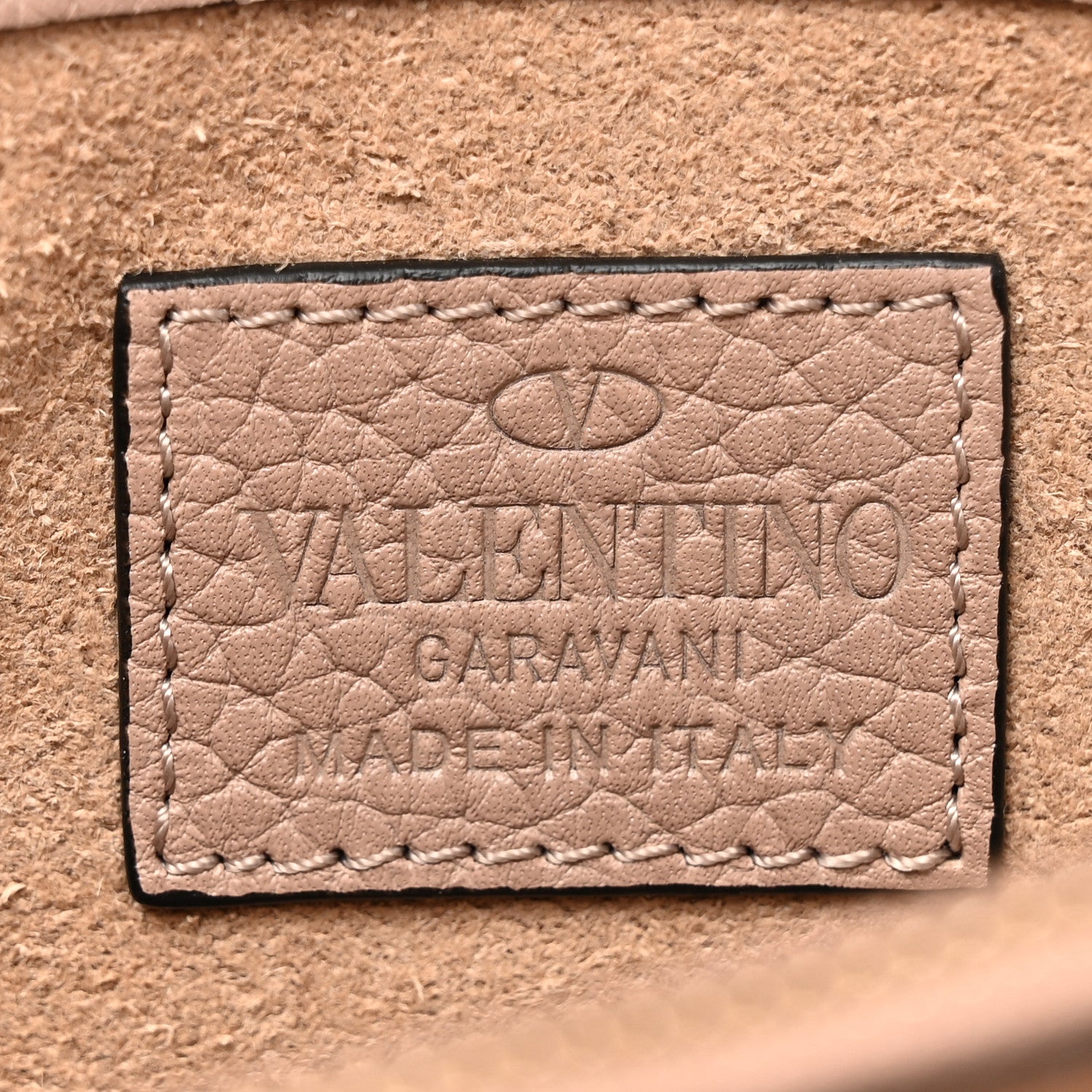 Valentino Garavani Pebbled Calfskin Rockstud Wallet On Chain Poudre 7 of 10