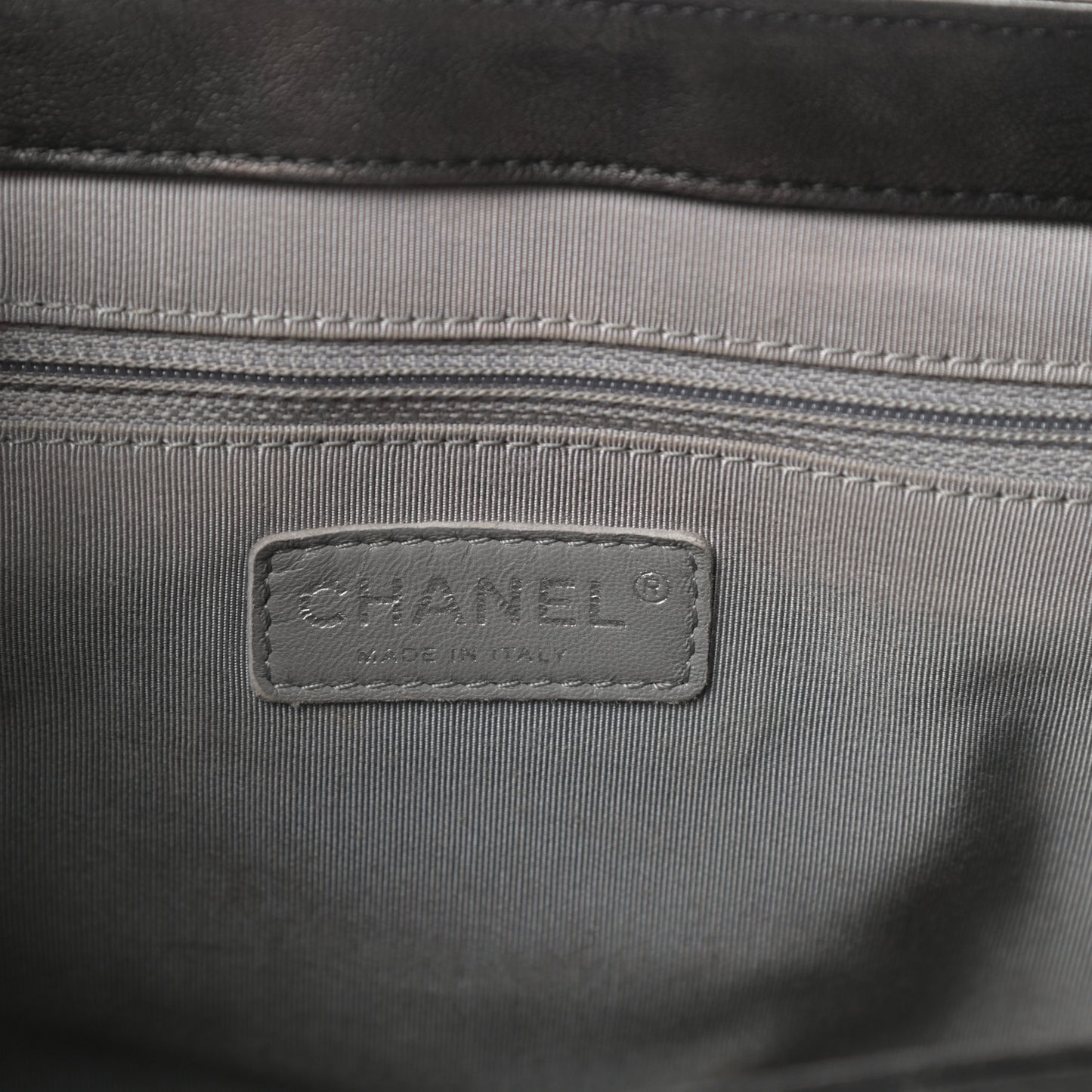 Washed Lambskin Quilted Medium Chain Around Messenger Black