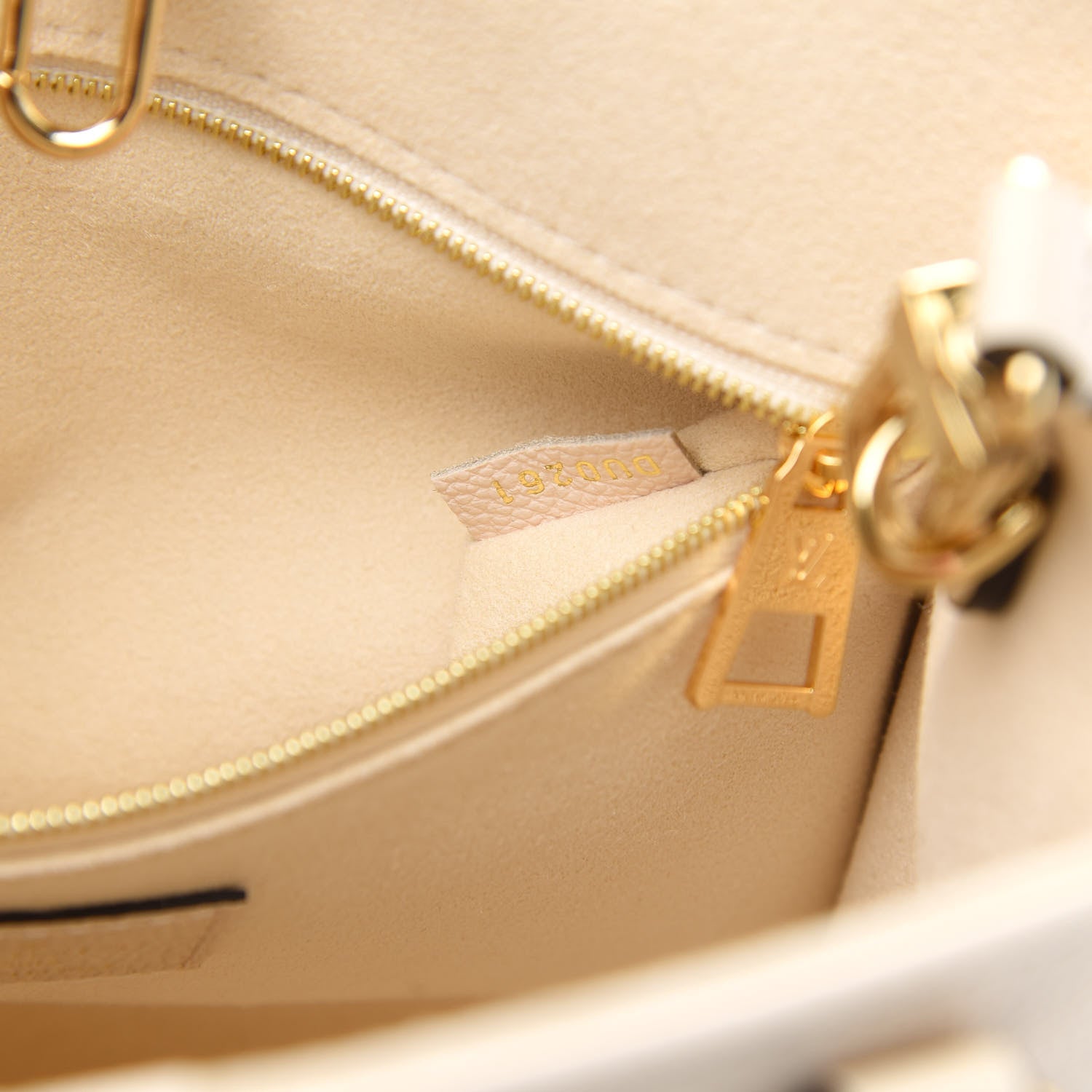 Louis Vuitton Empreinte Monogram Giant Onthego PM Creme Bois De Rose 7 of 9