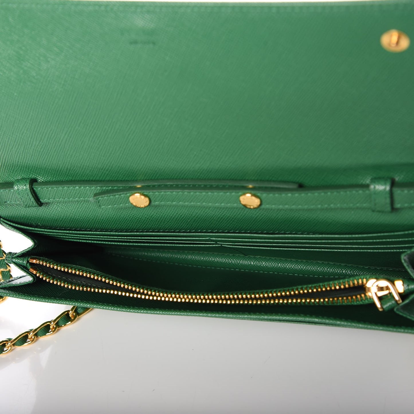 Saffiano Metal Oro Chain Wallet Verde