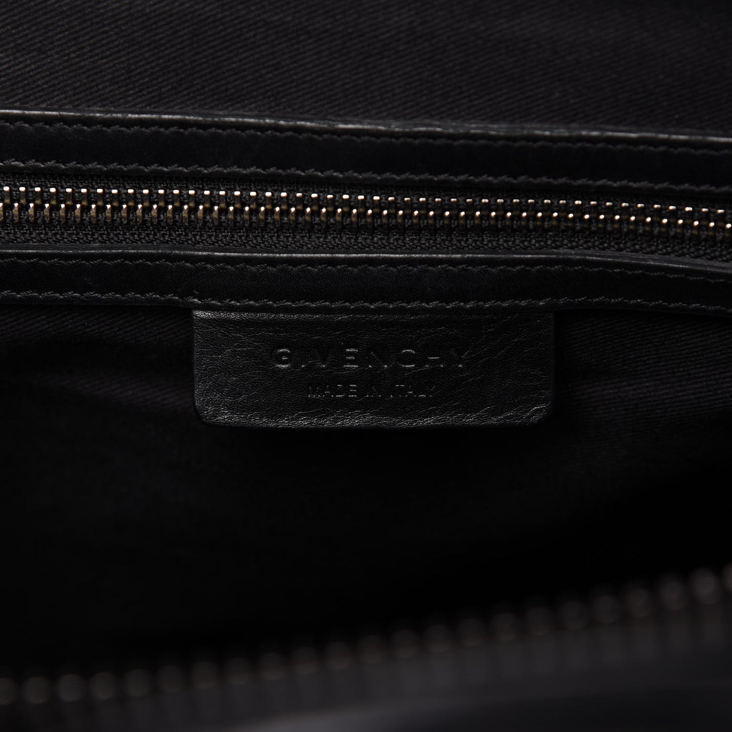Calfskin Crocodile Embossed 3D Stud Medium Antigona Black