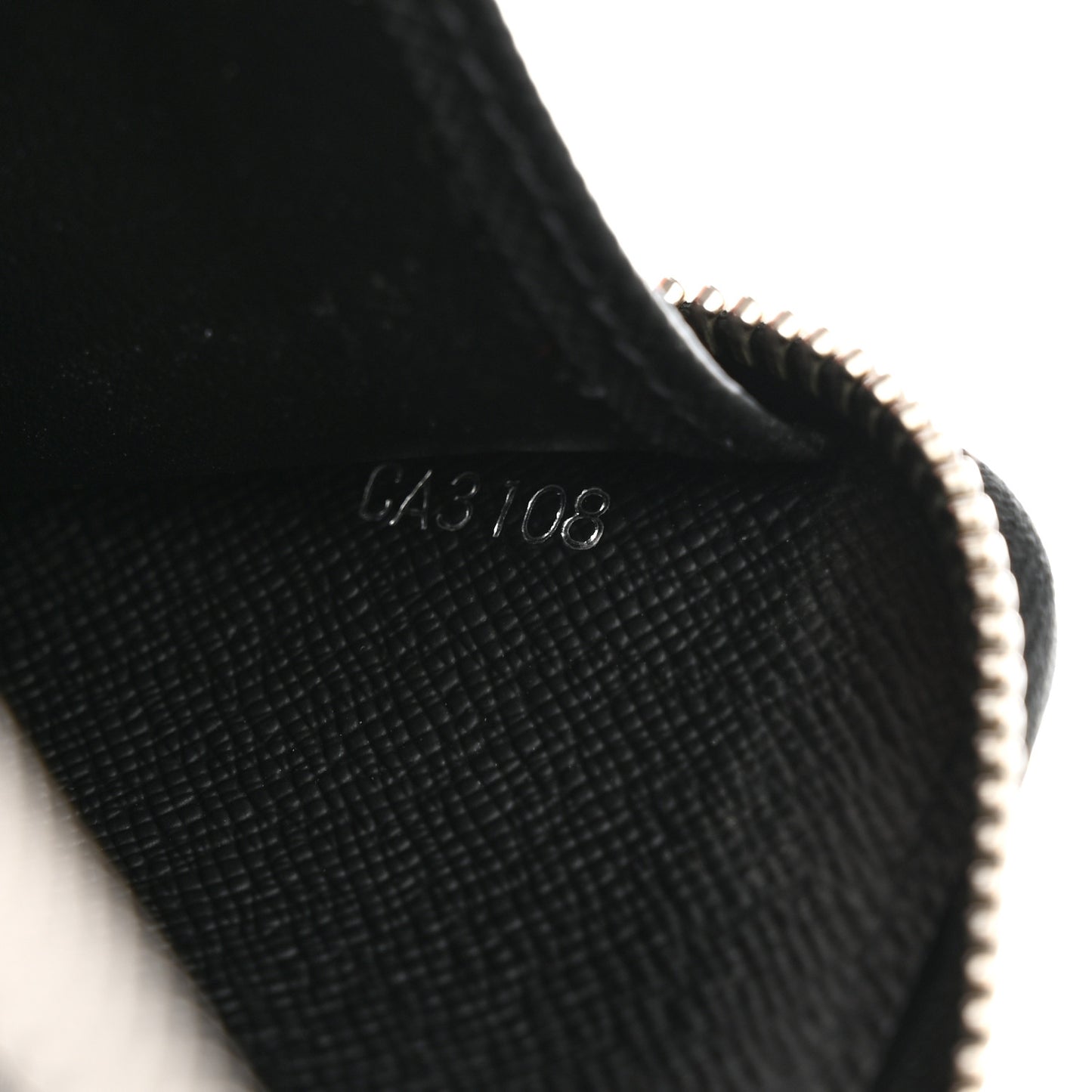 Taiga Zippy Organizer Wallet Black