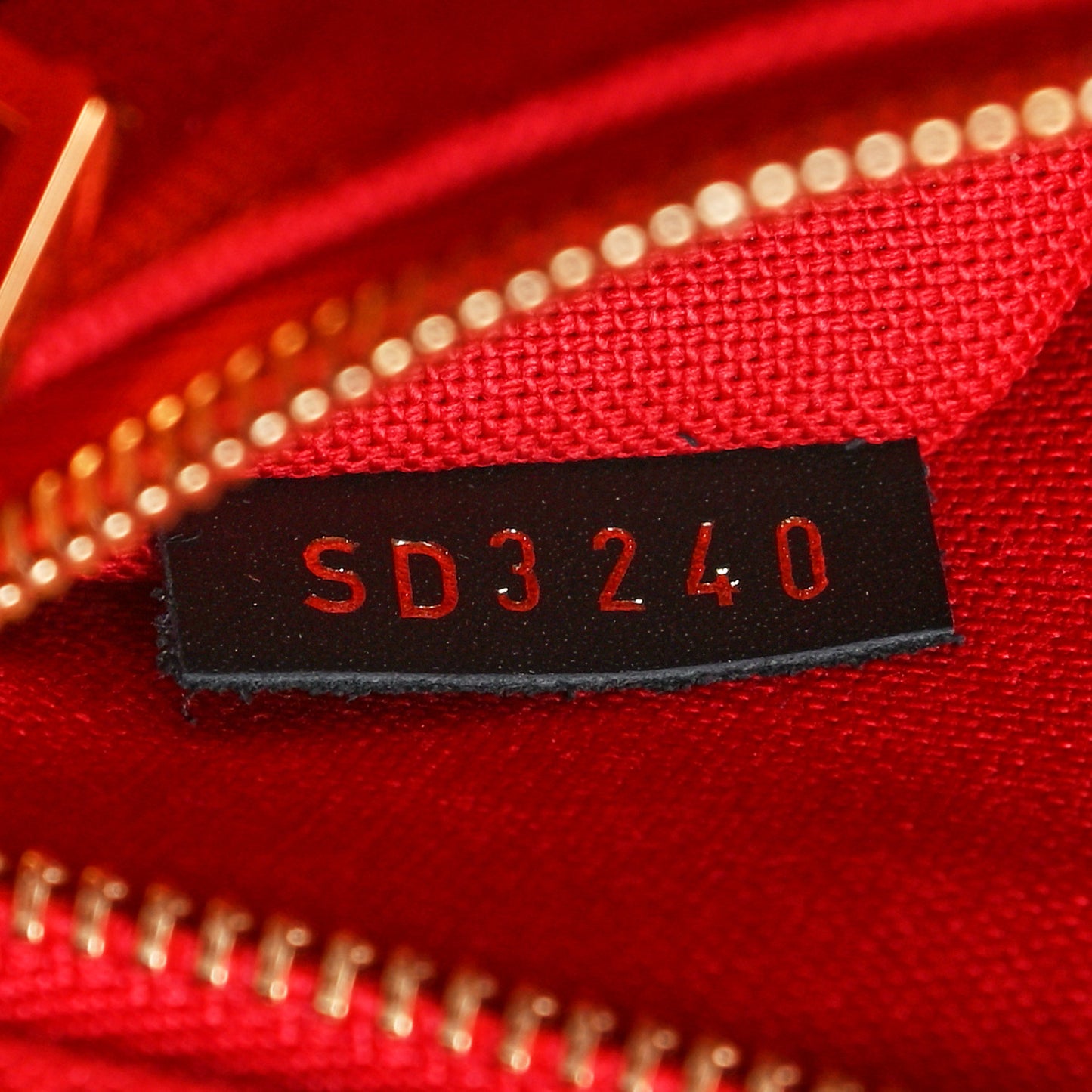 Reverse Monogram Giant Onthego MM