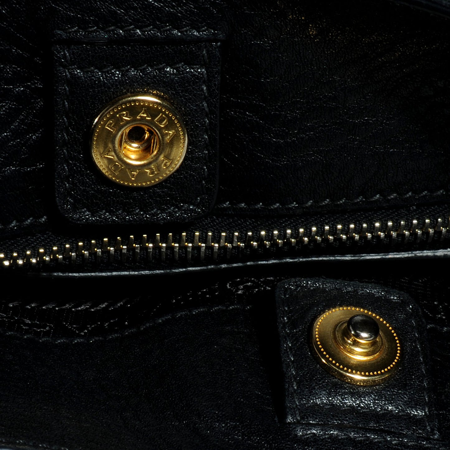 Vitello Daino Side Zip Pocket Hobo Black