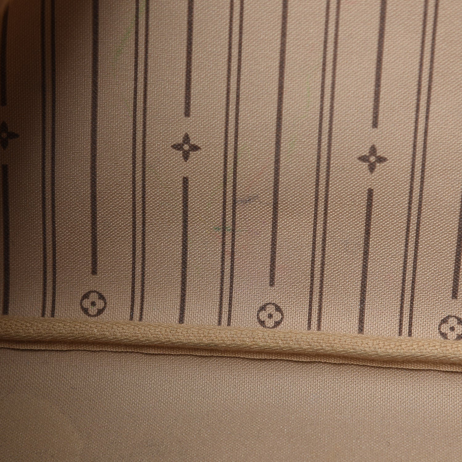 Louis Vuitton Monogram Neverfull MM 16 of 17