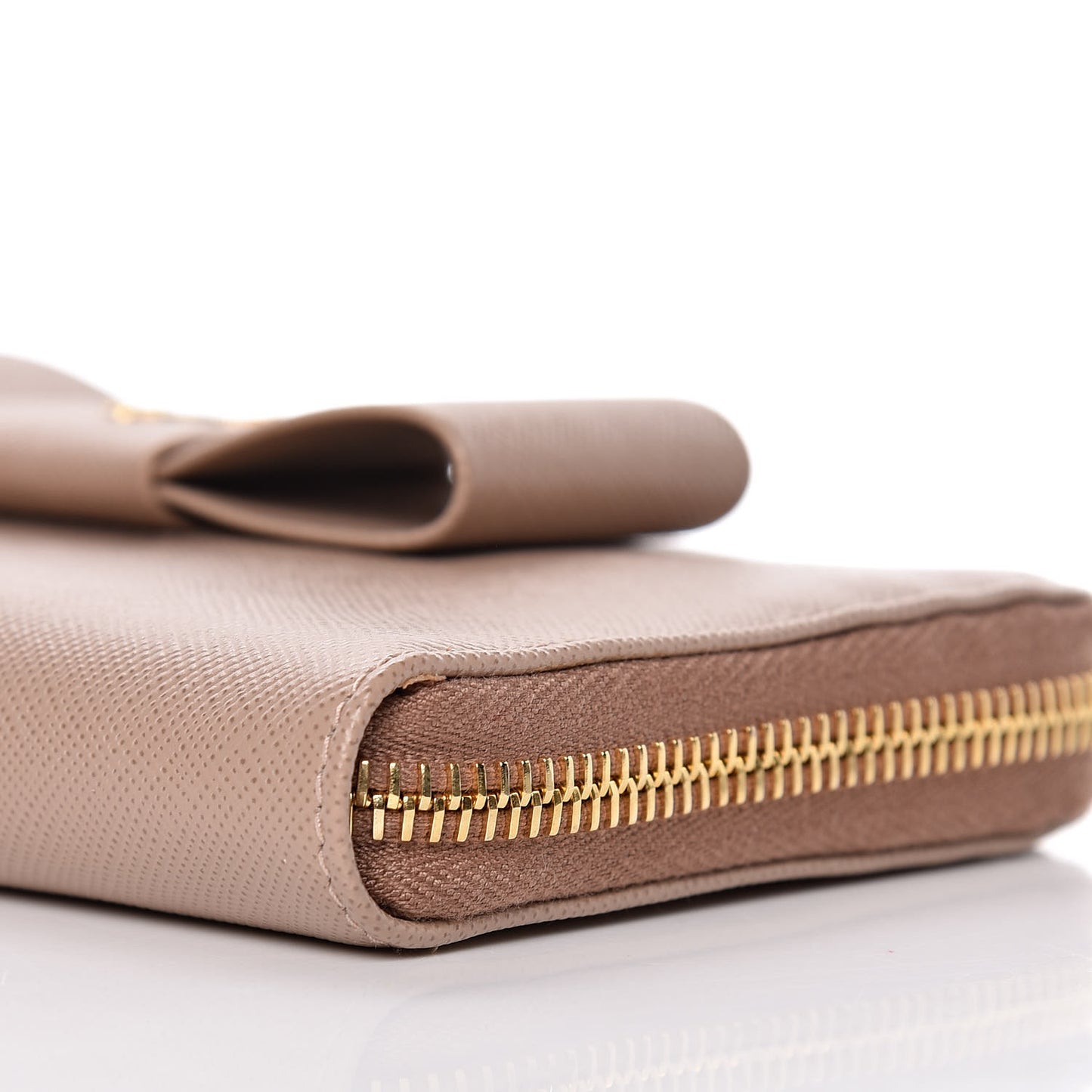 Saffiano Fiocco Bow Zip Around Wallet Cammeo