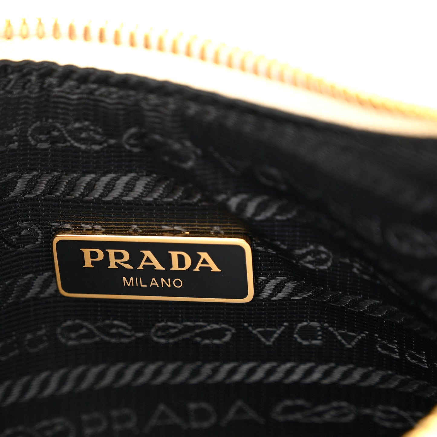 Saffiano Re-Edition 2005 Shoulder Bag White