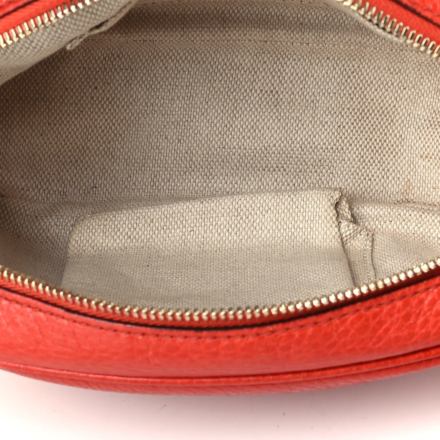 Gucci Pebbled Calfskin Small Soho Disco Bag Vibrant Red 4 of 7