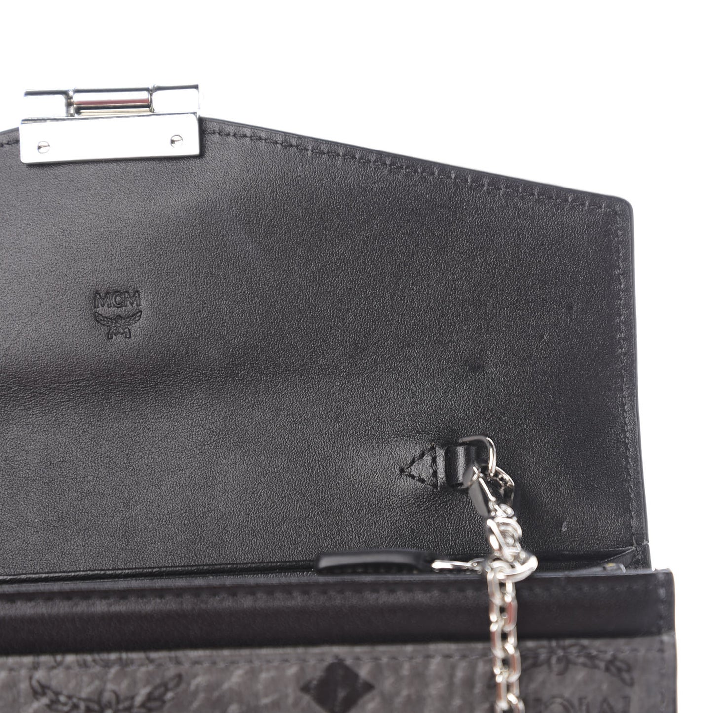 Visetos Calfskin Large Patricia Wallet On Chain Black