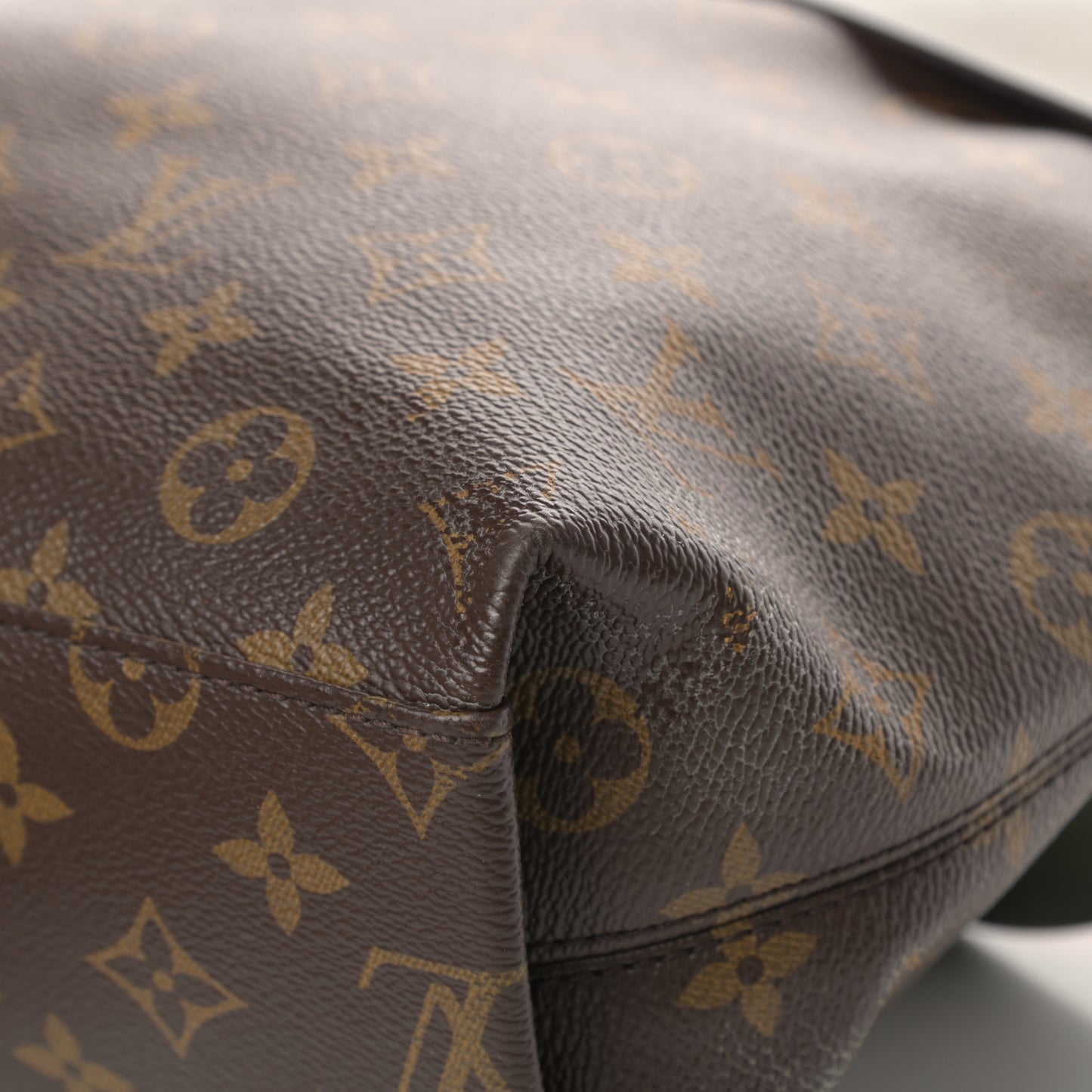 Monogram Tuileries Besace Kaki