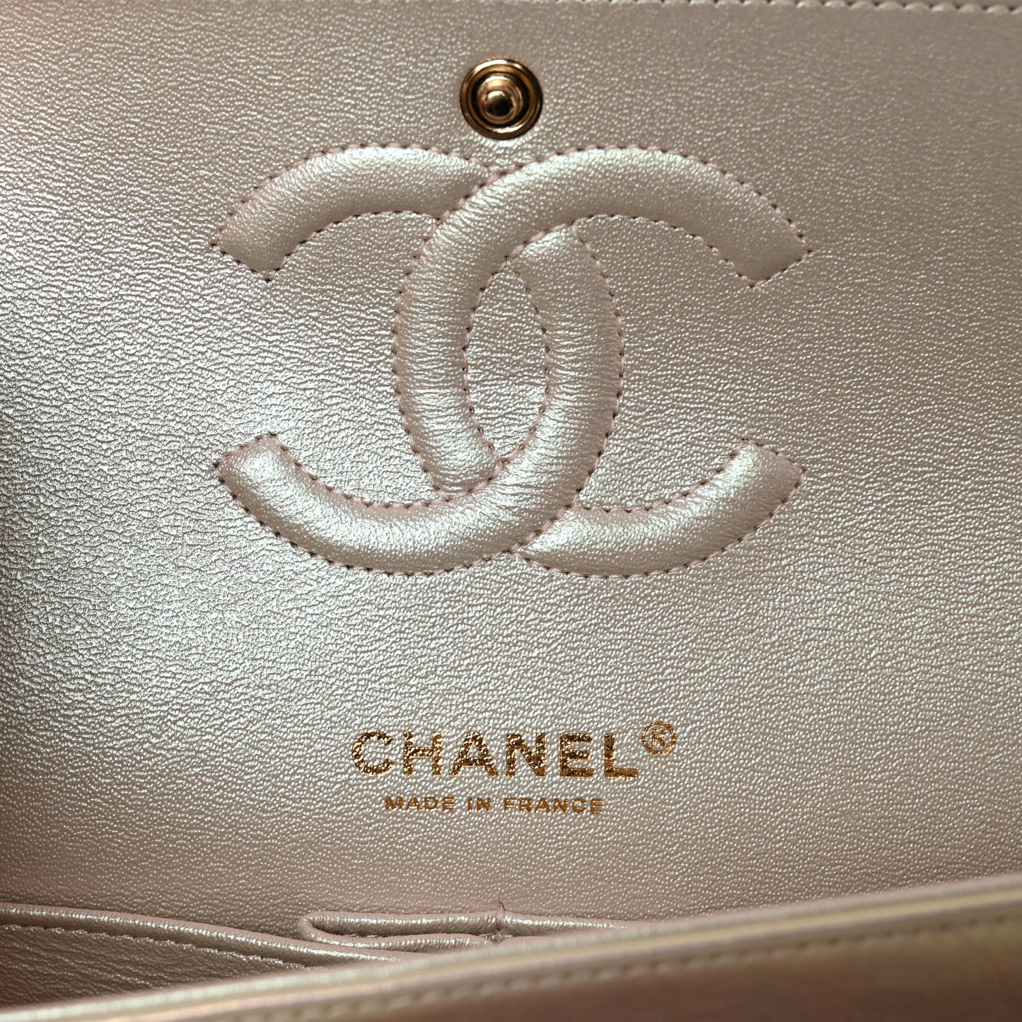 Iridescent Lambskin Quilted Medium Double Flap Ivory