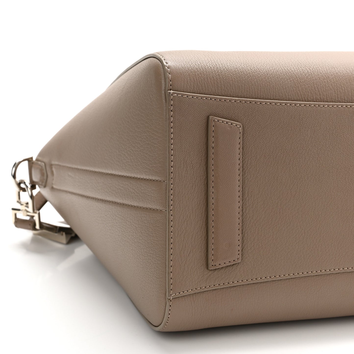 Sugar Goatskin Medium Antigona Sand