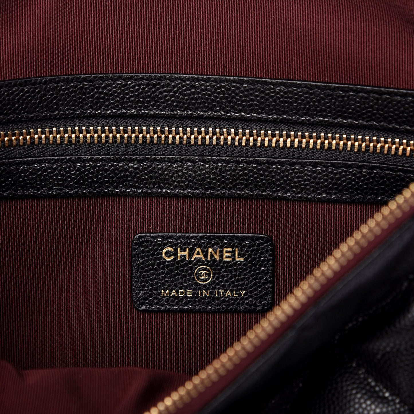 Caviar Quilted Medium Cosmetic Case Black