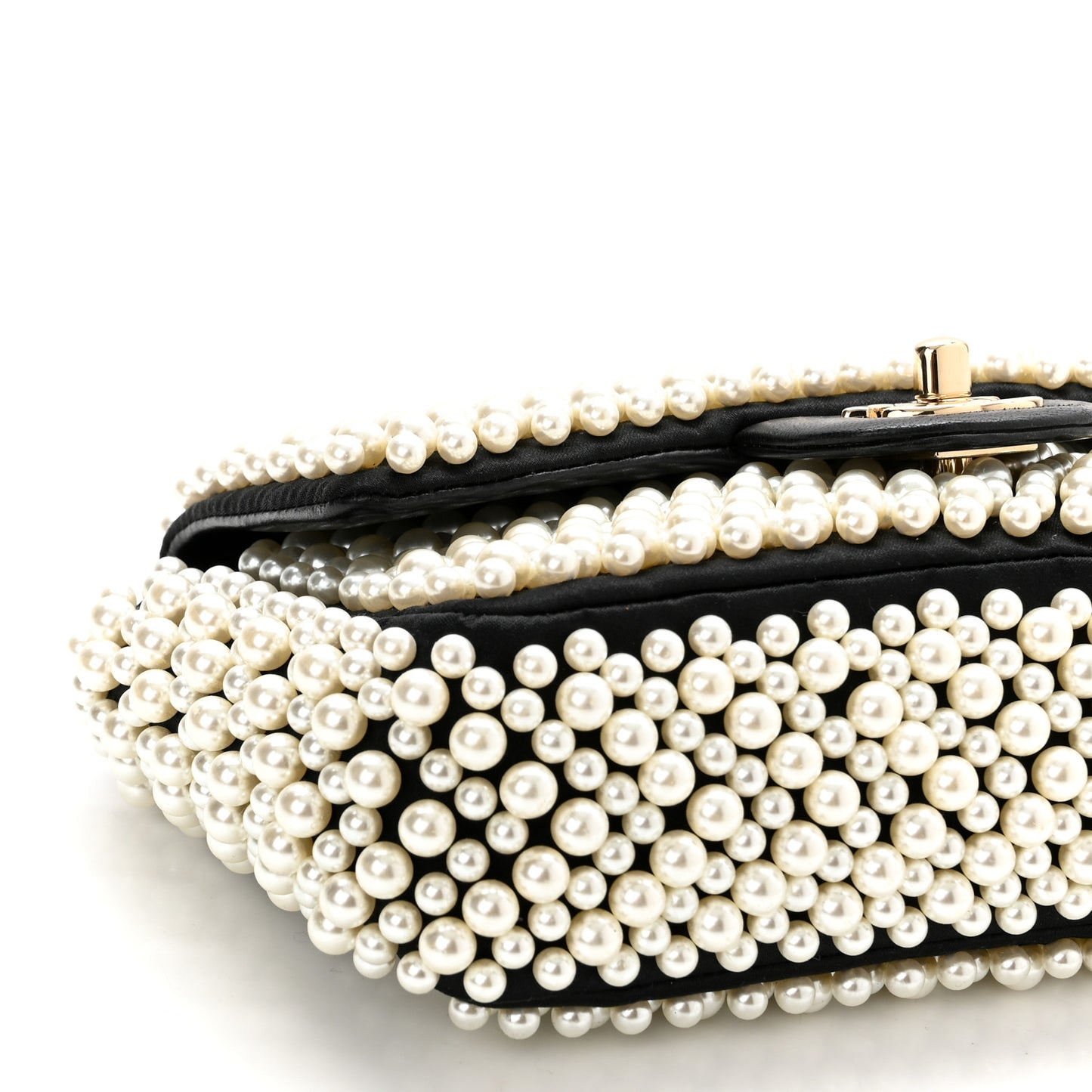 Lambskin Pearl On Flap Black
