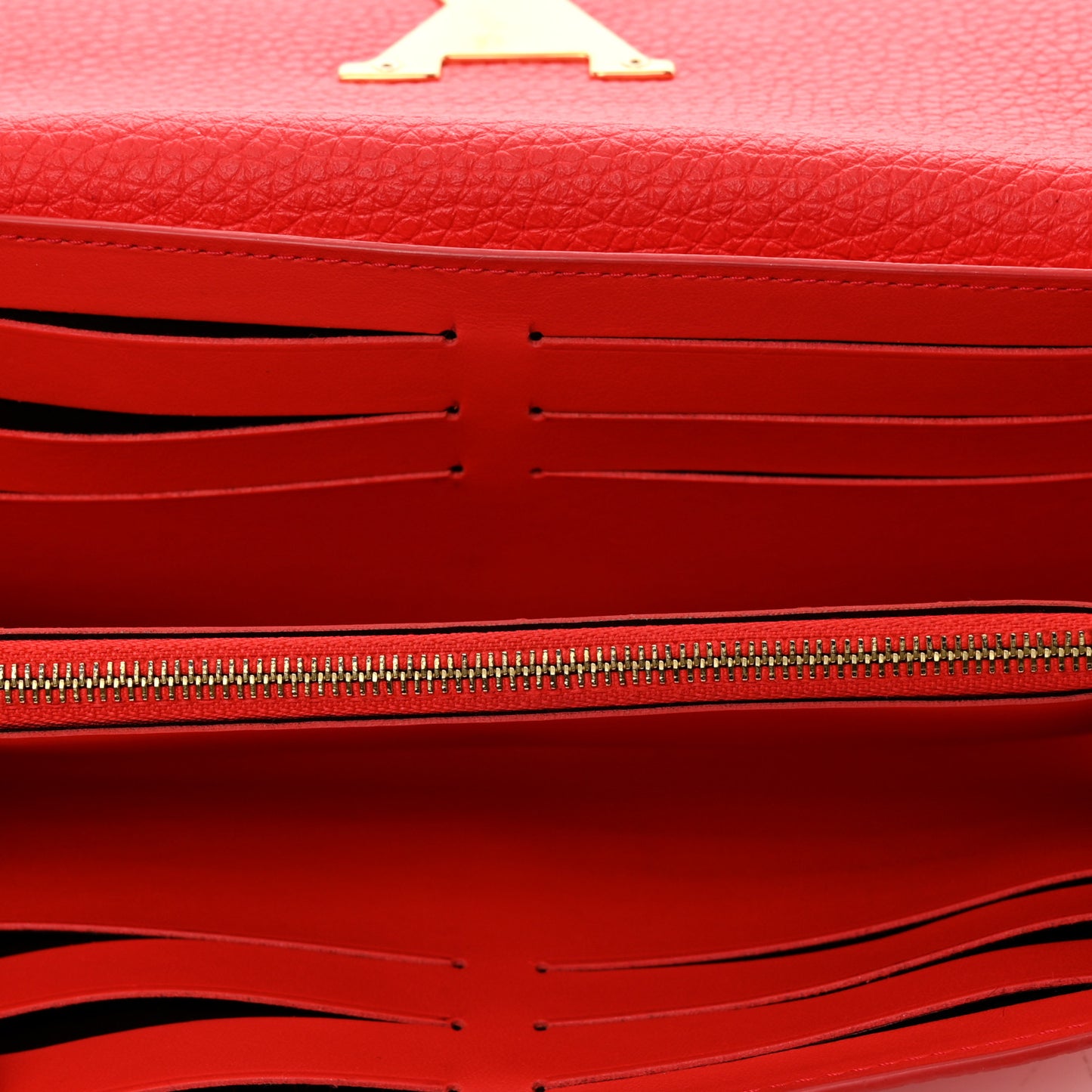 Taurillon Capucines Wallet Rubis