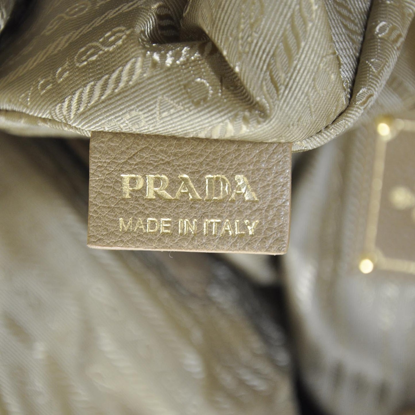 Vitello Daino Shoulder Bag Sughero