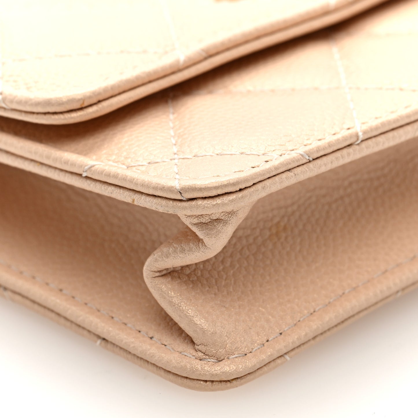 Iridescent Caviar Quilted Pearl Card Holder On Chain Beige