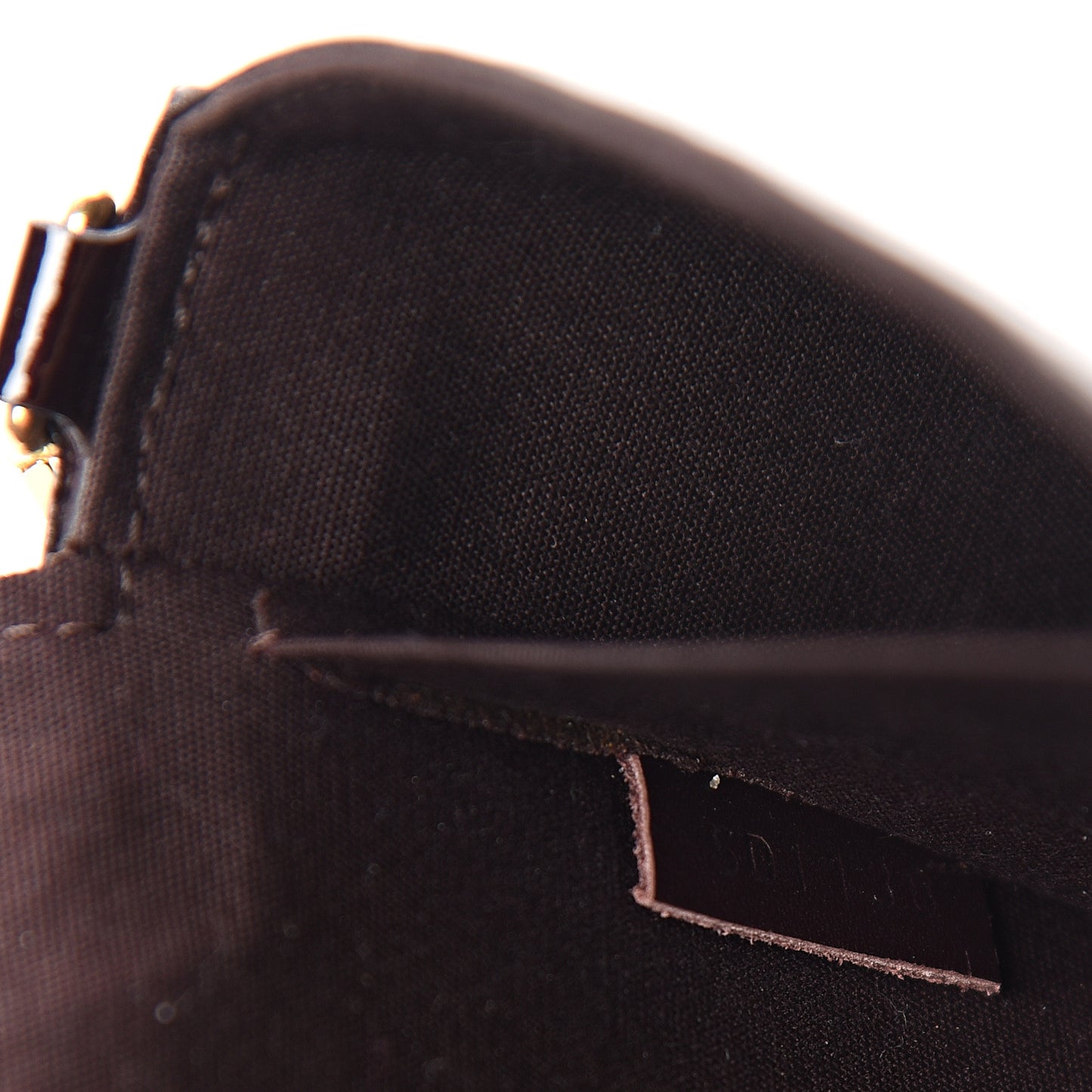 Vernis Pochette Felicie Chain Wallet Amarante