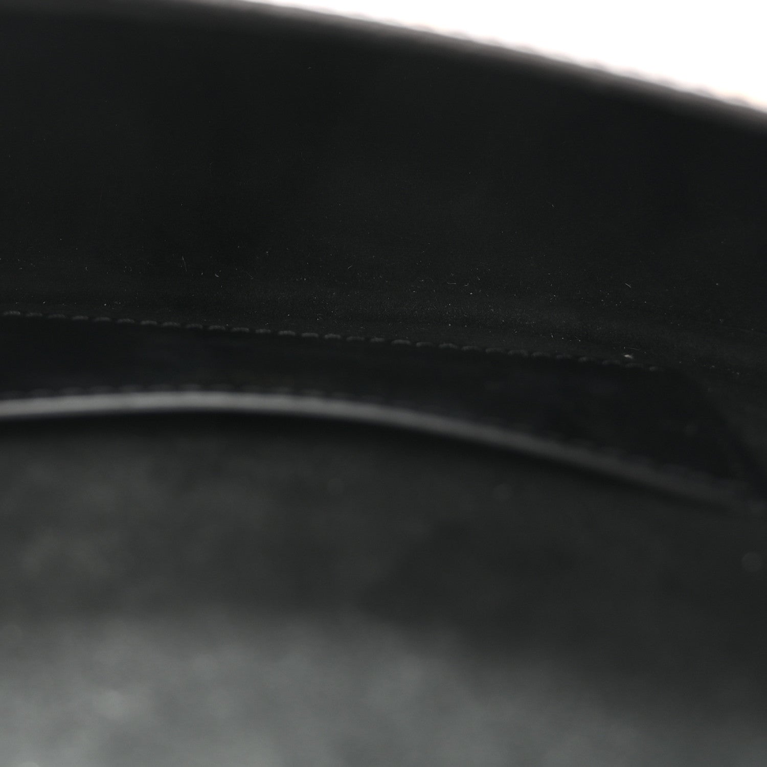 Louis Vuitton Reverse Monogram Tilsitt 5 of 9