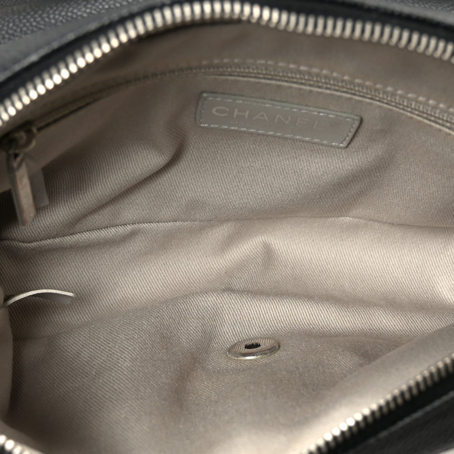 Chanel Caviar Quilted Medium Easy Flap Black 4 of 11