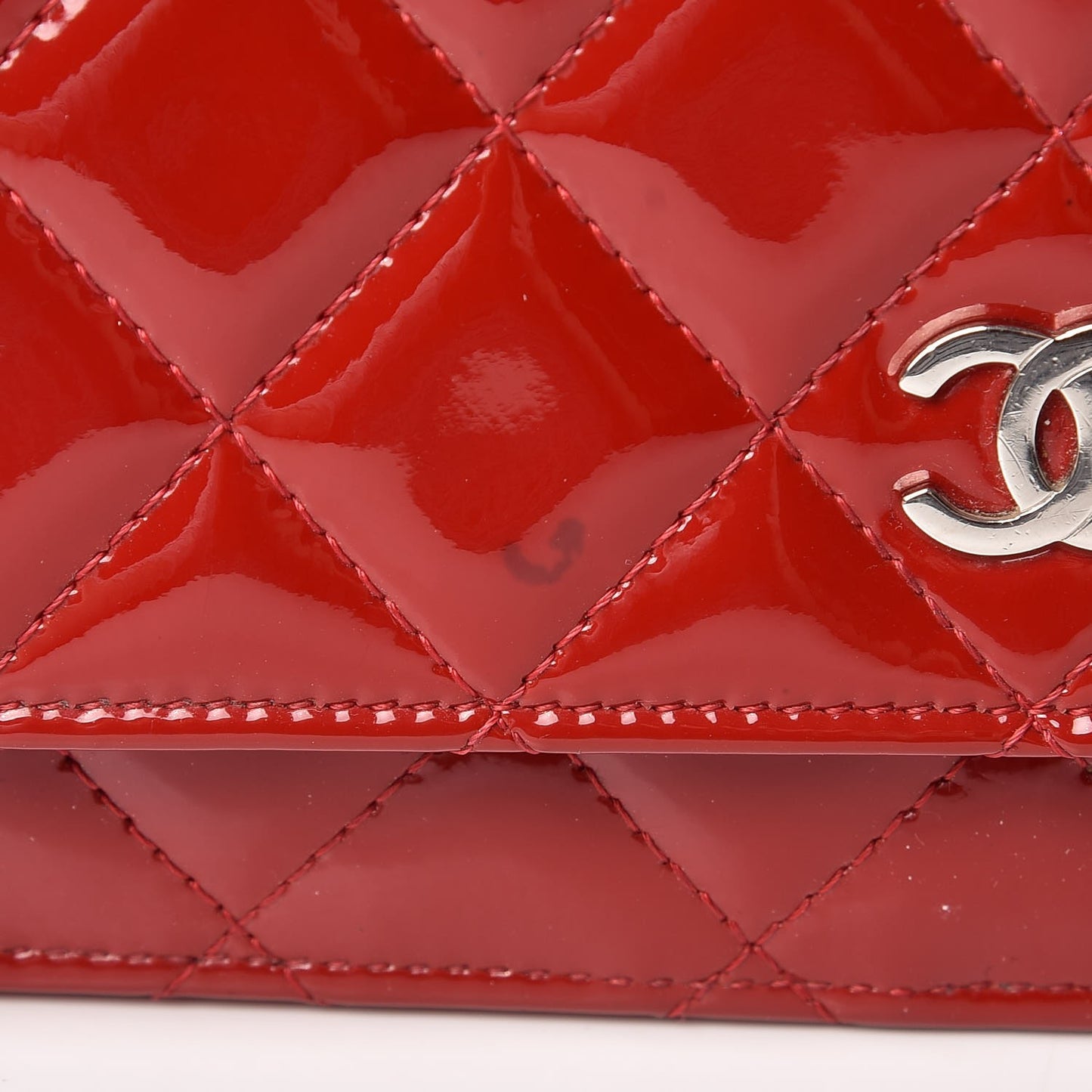 Patent Quilted Wallet On Chain WOC Red