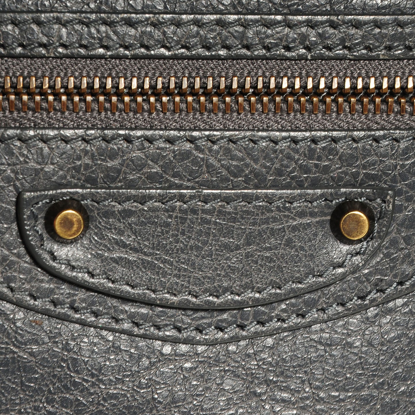 Agneau Classic Hardware Flat Crossbody Gris Tarmac