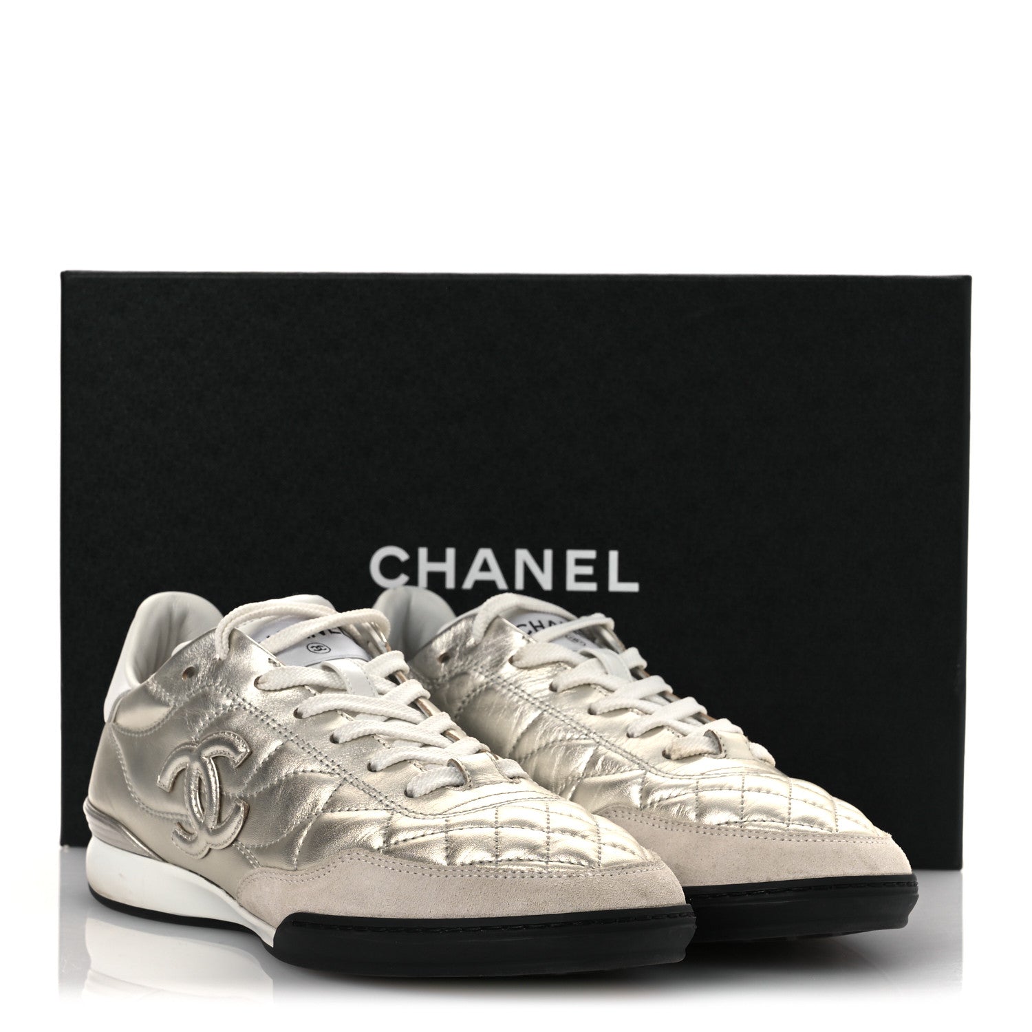 CHANEL シルバー スニーカー 39 Chanel Laminated Calfskin Suede Quilted Womens CC Sneakers 39