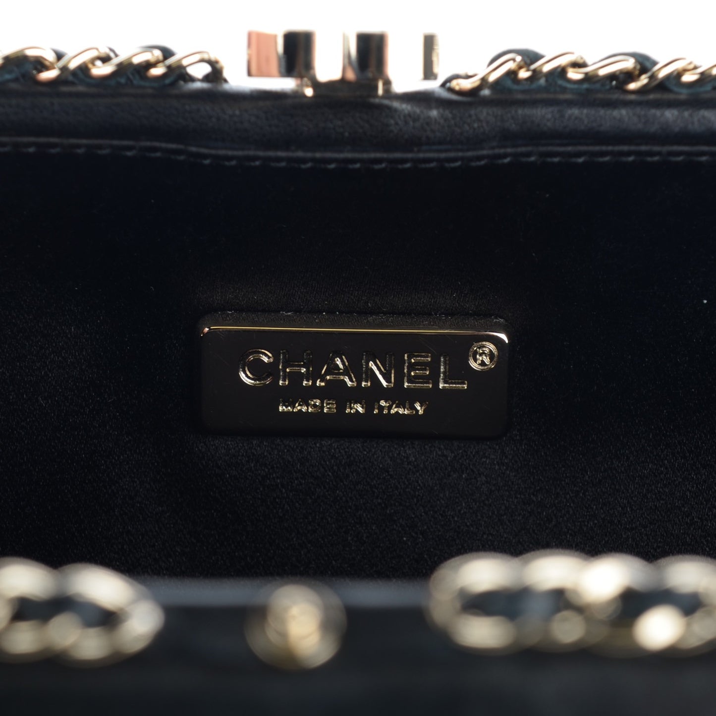 Lambskin Quilted Chain Around Clutch Black White