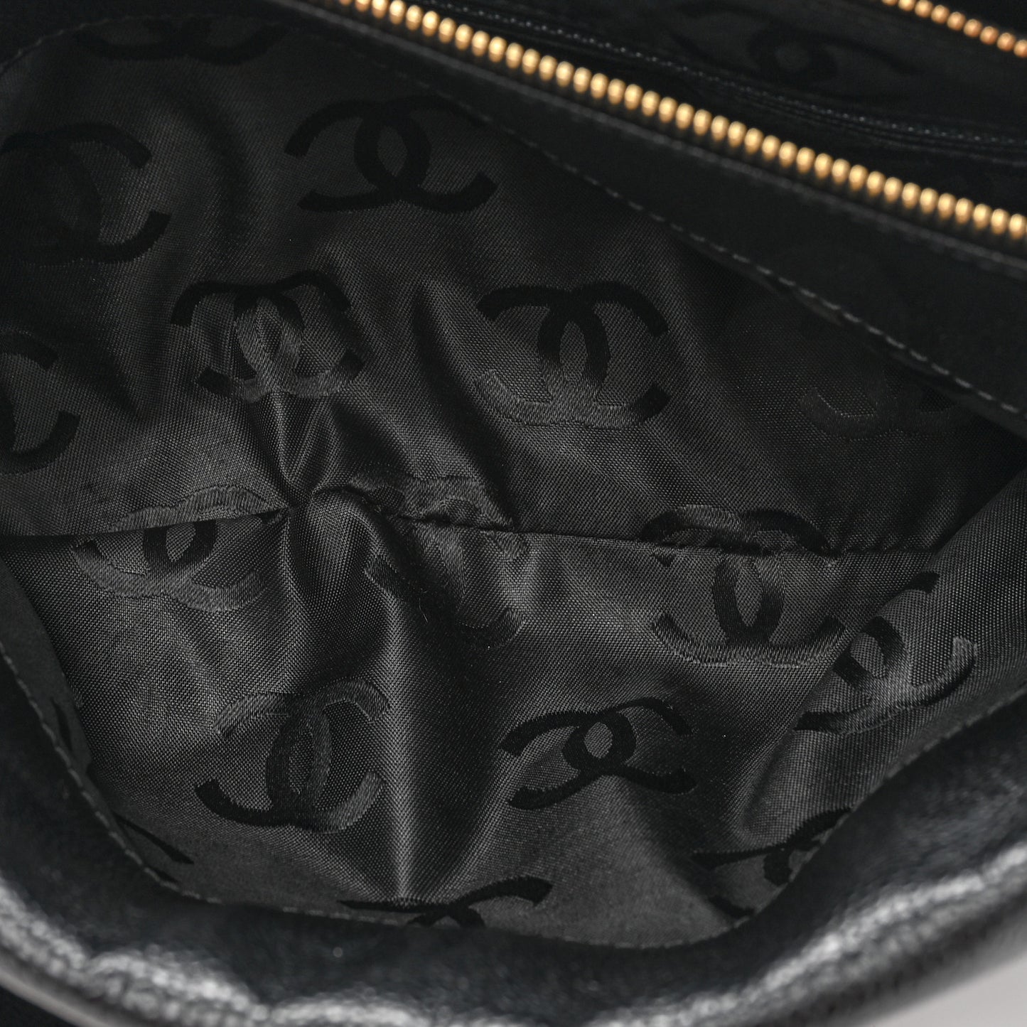 Caviar CC Shoulder Bag Black