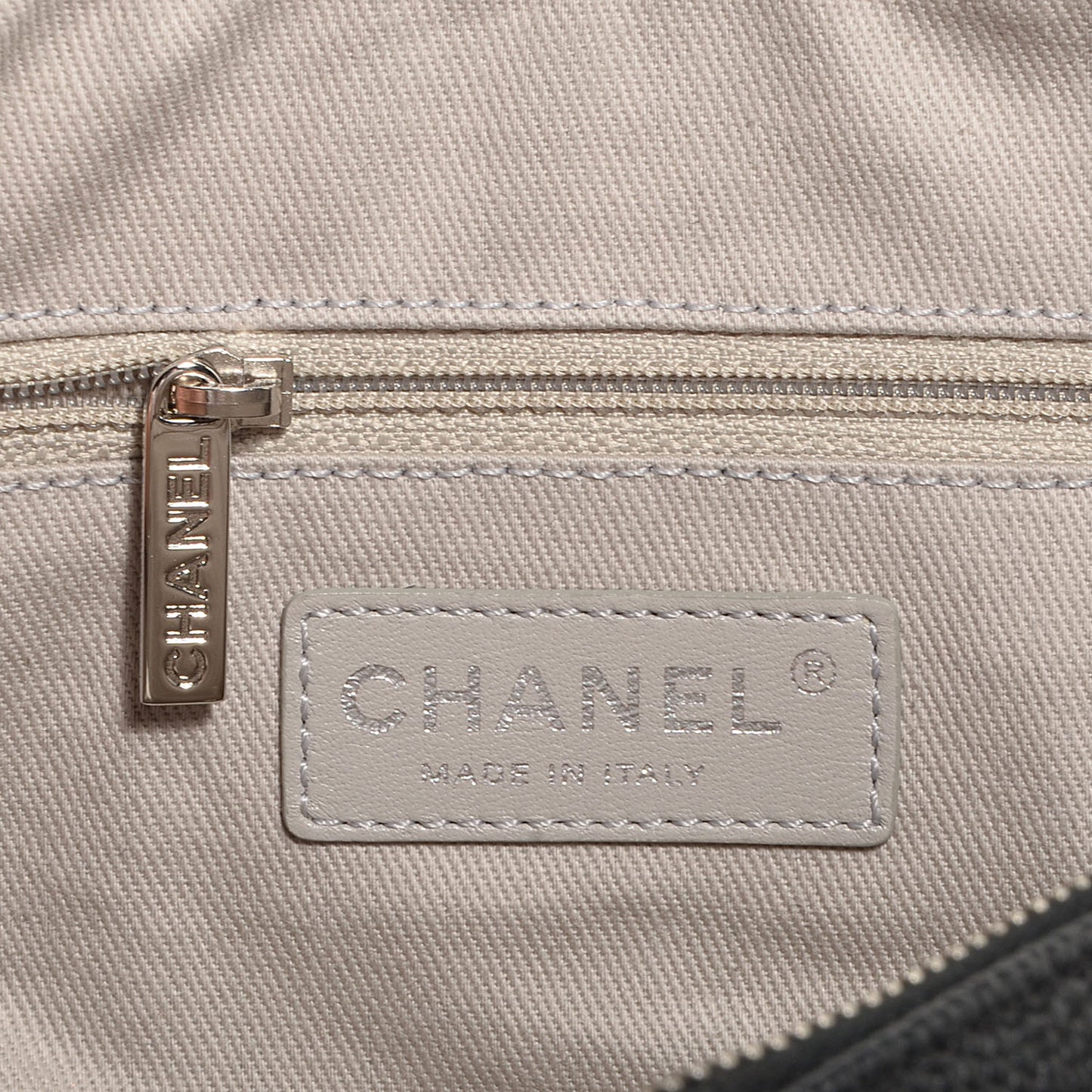 Caviar Quilted Medium Easy Flap Black
