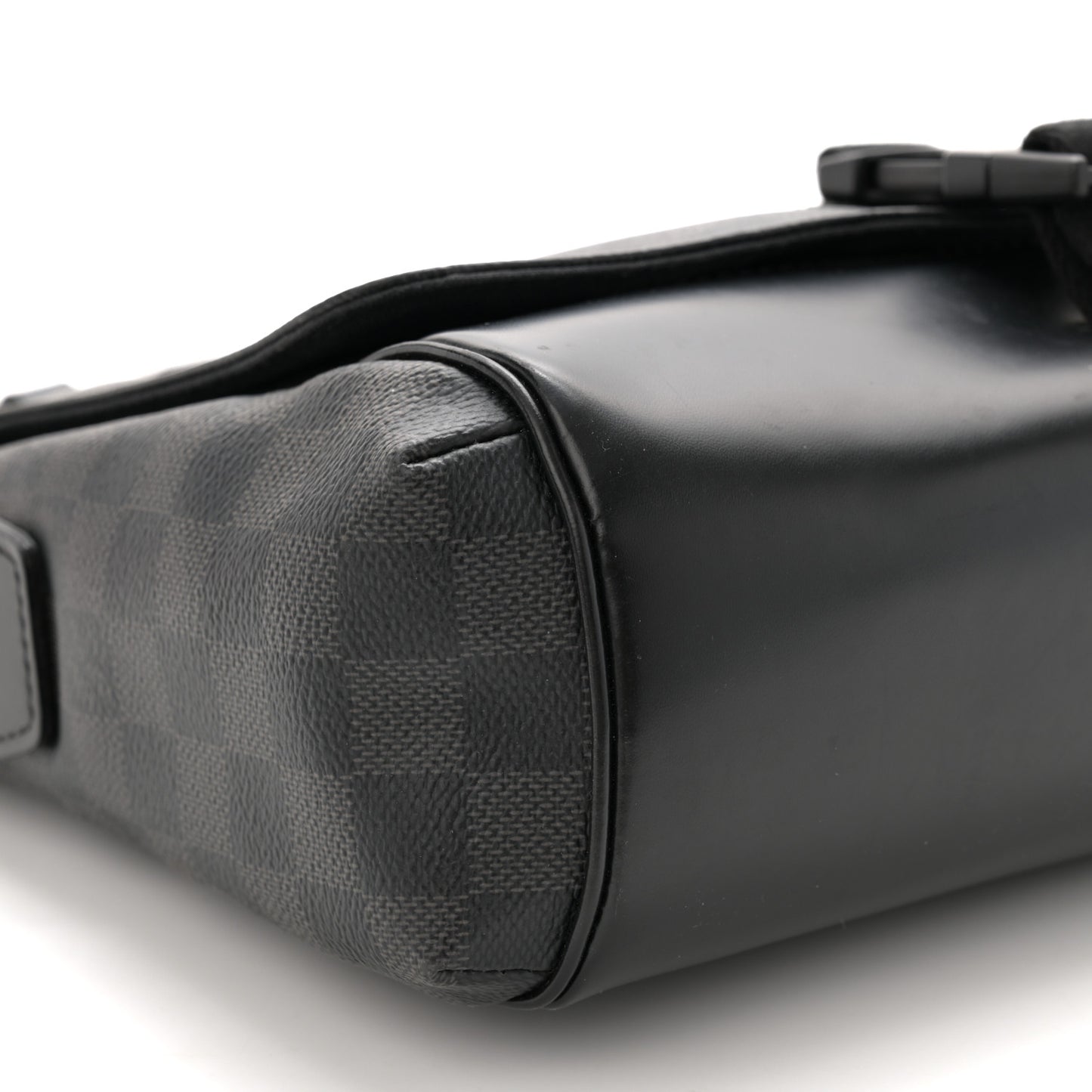 Damier Graphite Skyline Messenger PM