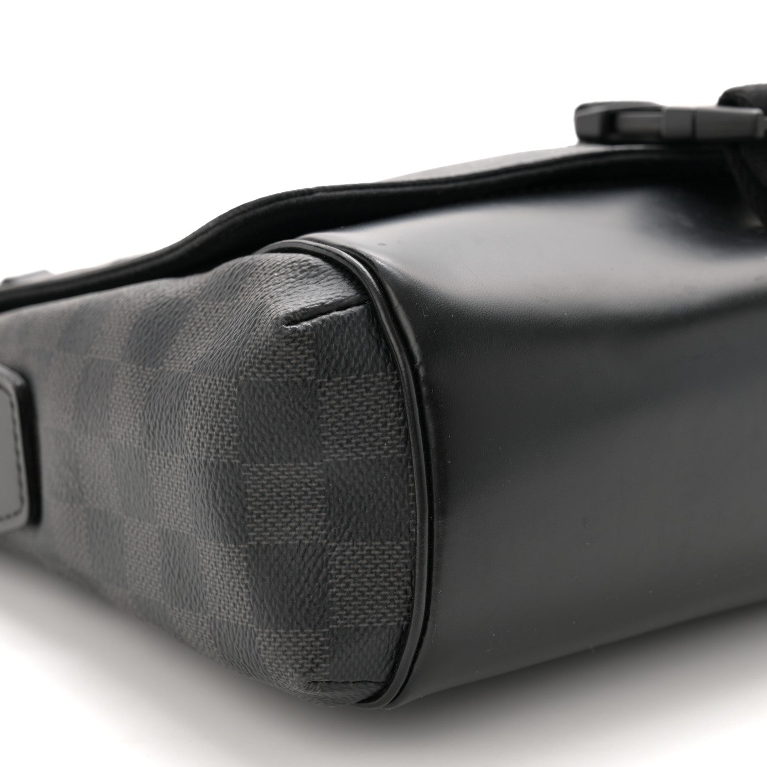 Louis Vuitton Damier Graphite Skyline Messenger PM 9 of 12