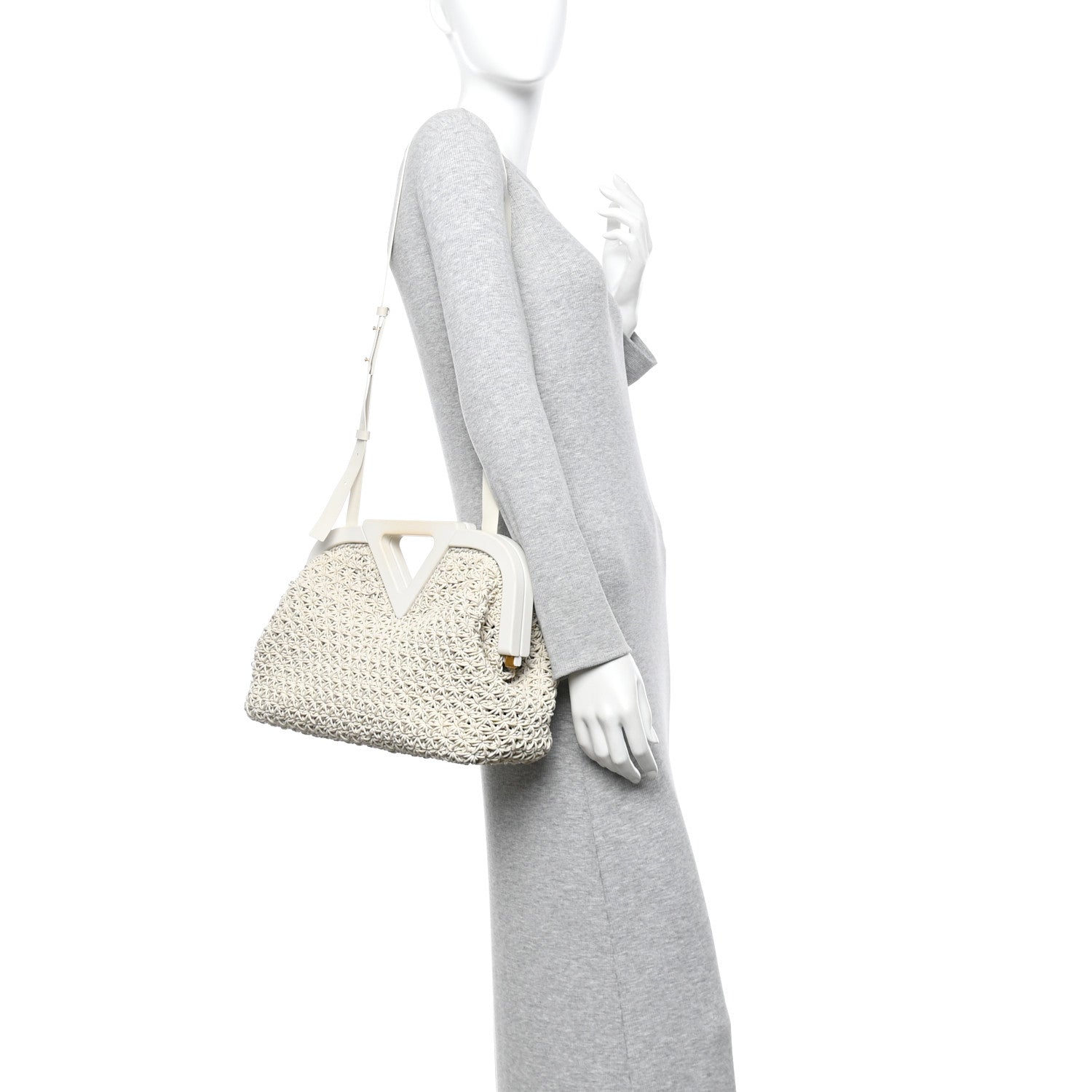 小物 taimelu121 BOTTEGA VENETA Bottega Veneta Medium Fox Pouf - Papaya/White/Black | Editorialist