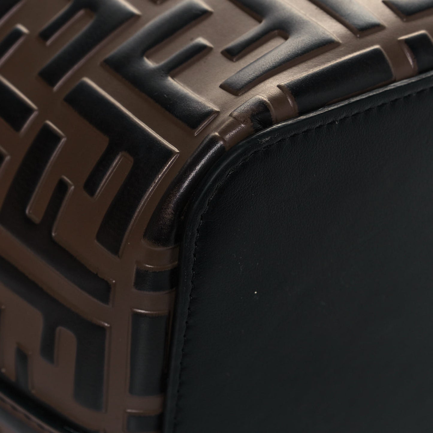Vitello Grace F is Fendi Bi-Color FF 1974 Embossed Grande Mon Tresor Bucket Bag Maya Black Fragola